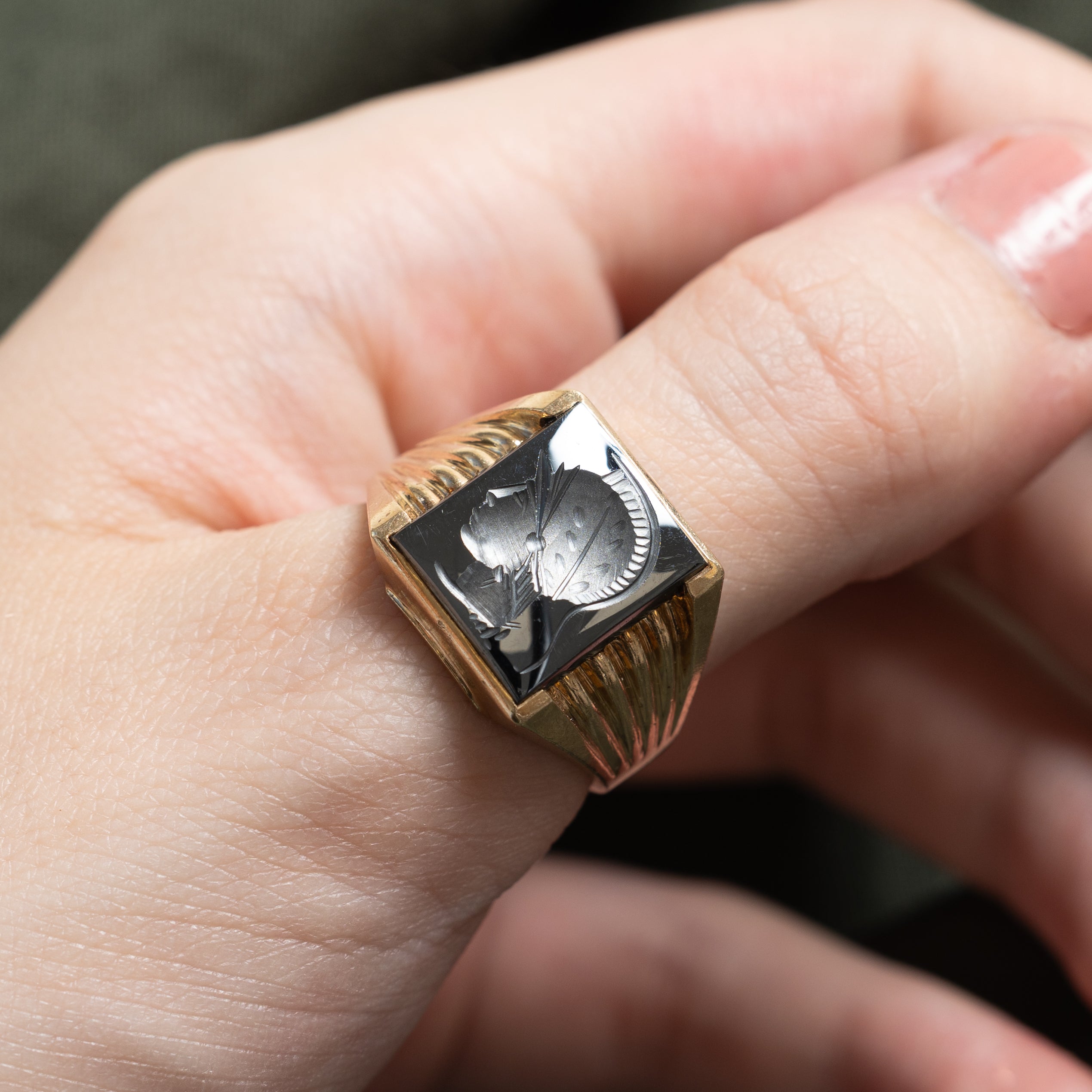 10k Hematite Legionnaire Intaglio Grooved Signet Ring | 2.66ct | SZ 10