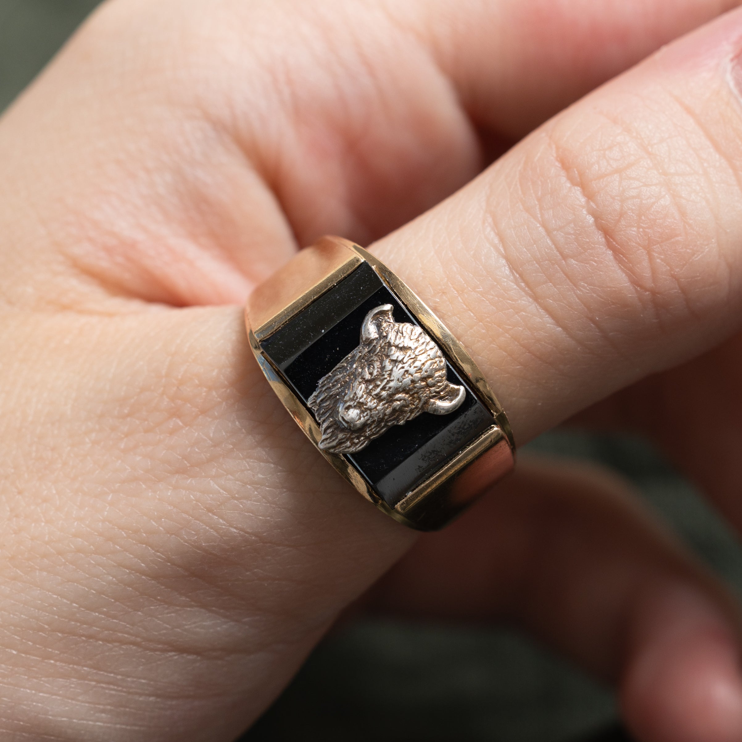10k Hematite Bison Embossed Signet Ring | 1.38ct | SZ 10.25