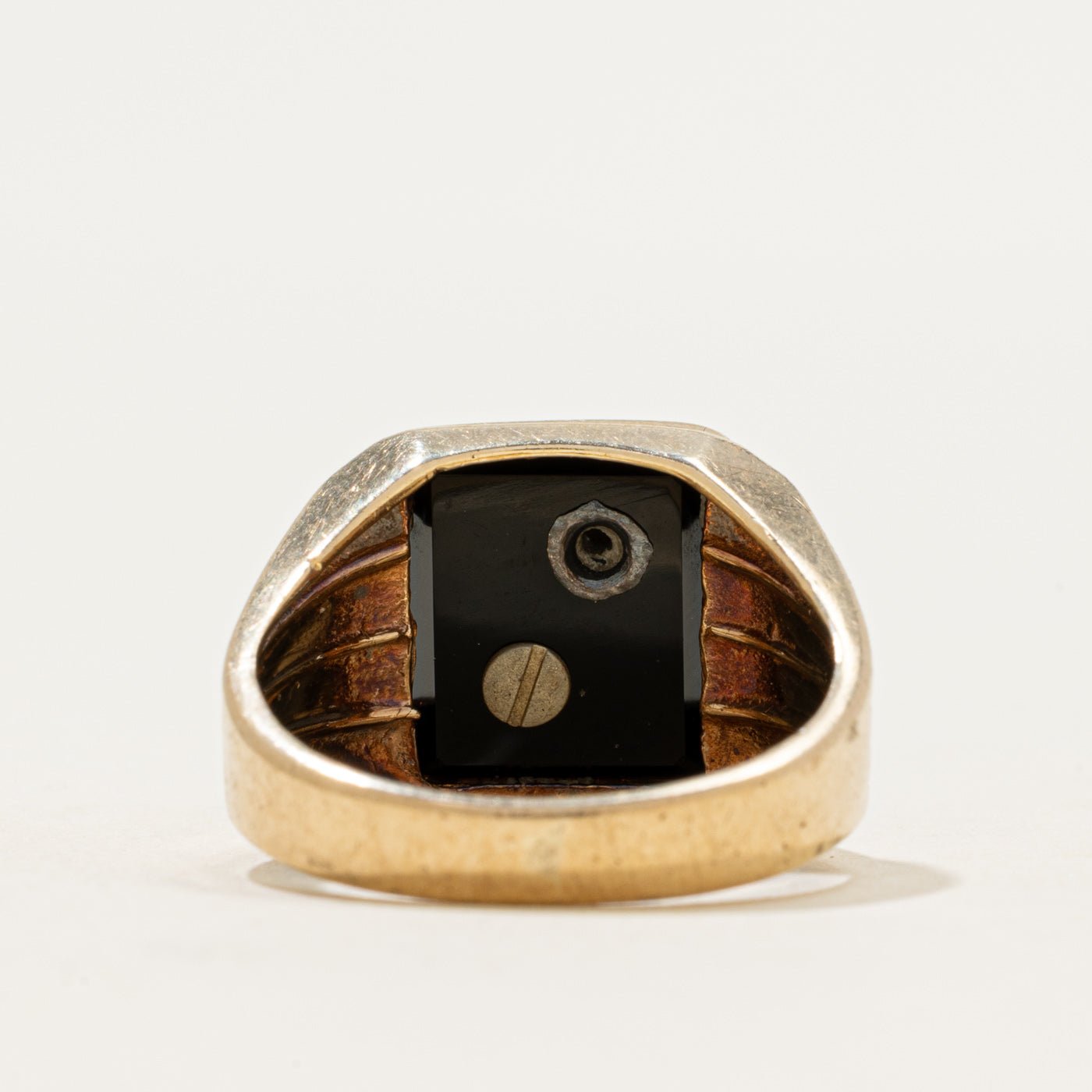 Bague chevalière rainurée en or 10 carats avec onyx et diamants, initiale « B » | 1,98 ct | Taille 7,25