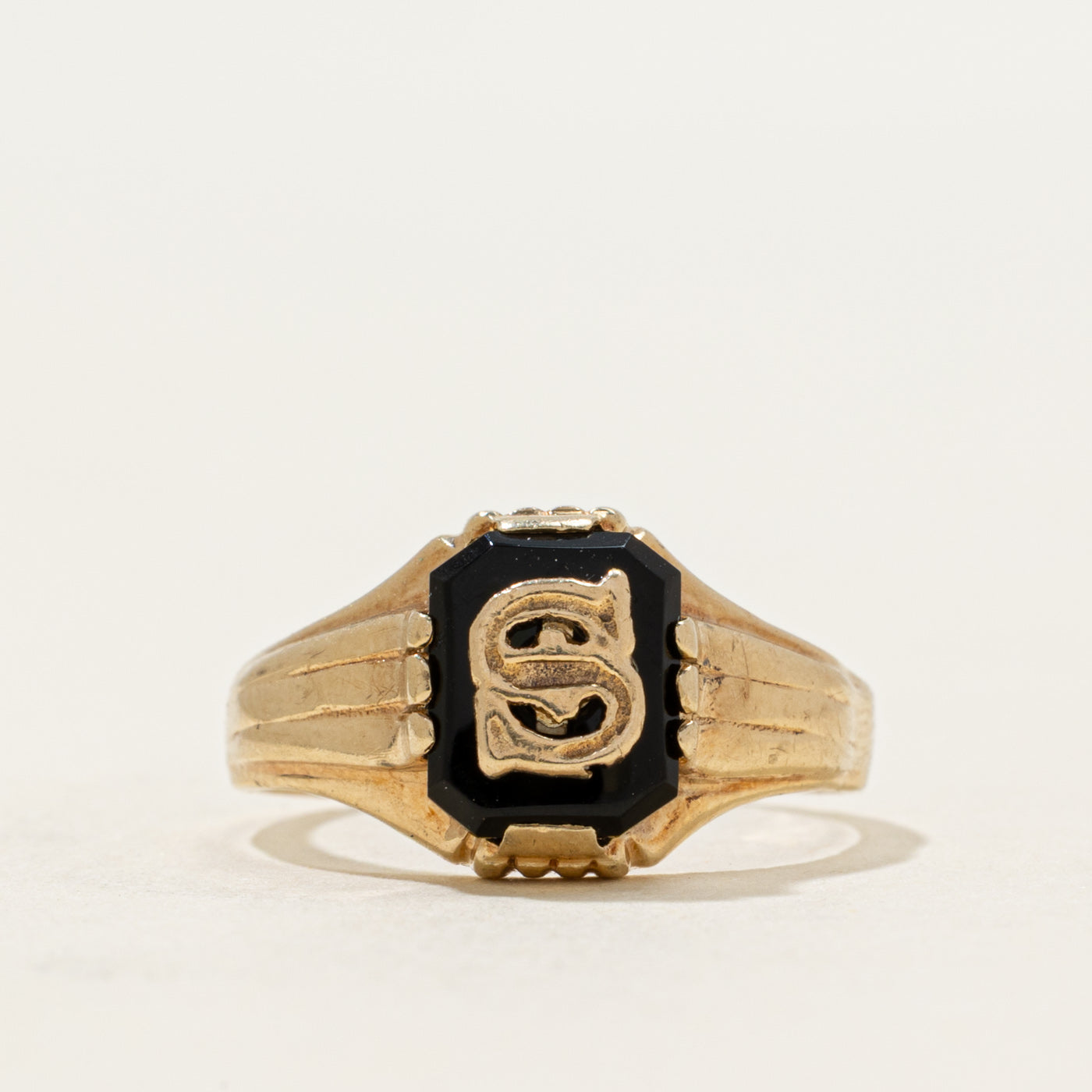 10k Onyx "S" Initial Grooved Signet Ring | 0.91ct | SZ 5.75