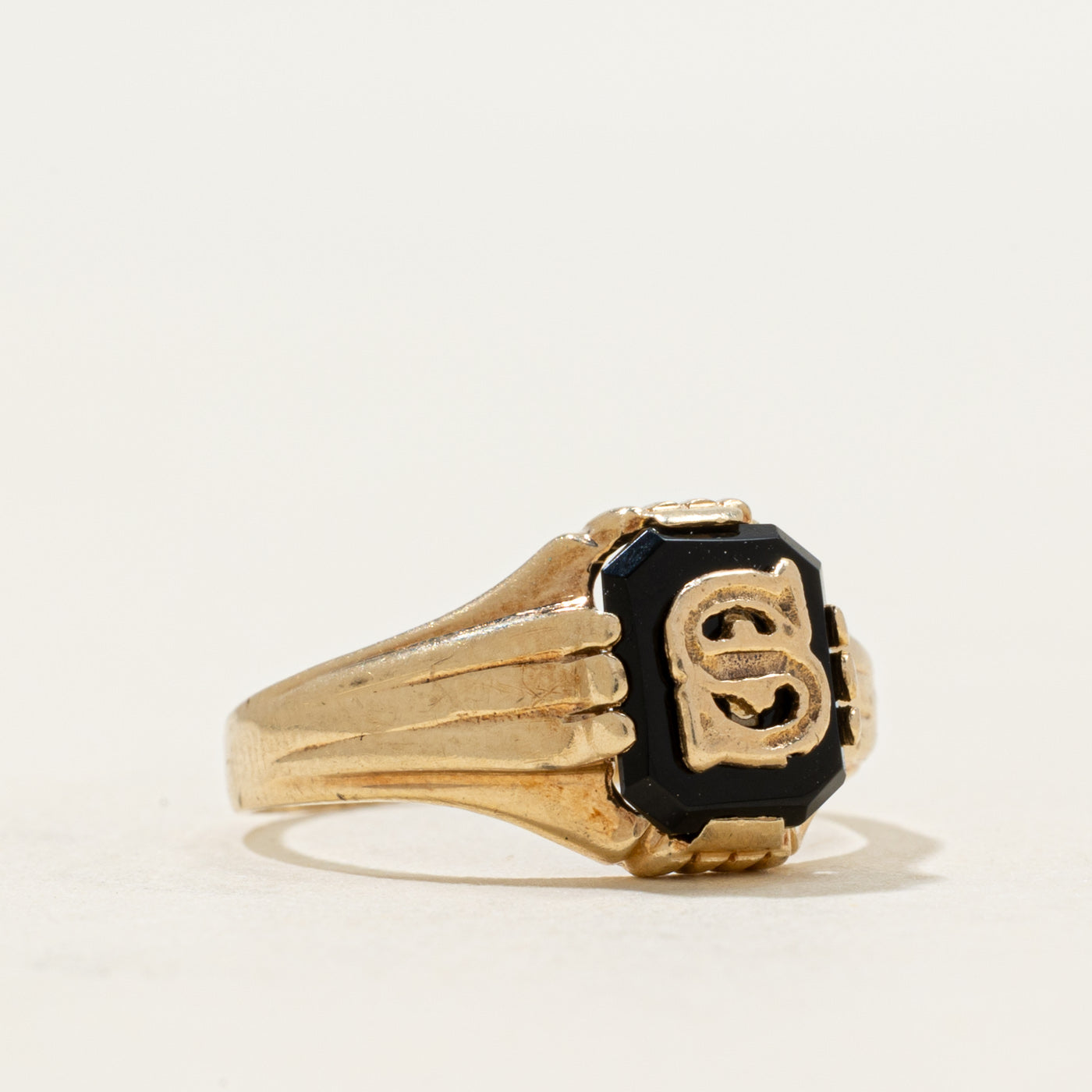 10k Onyx "S" Initial Grooved Signet Ring | 0.91ct | SZ 5.75