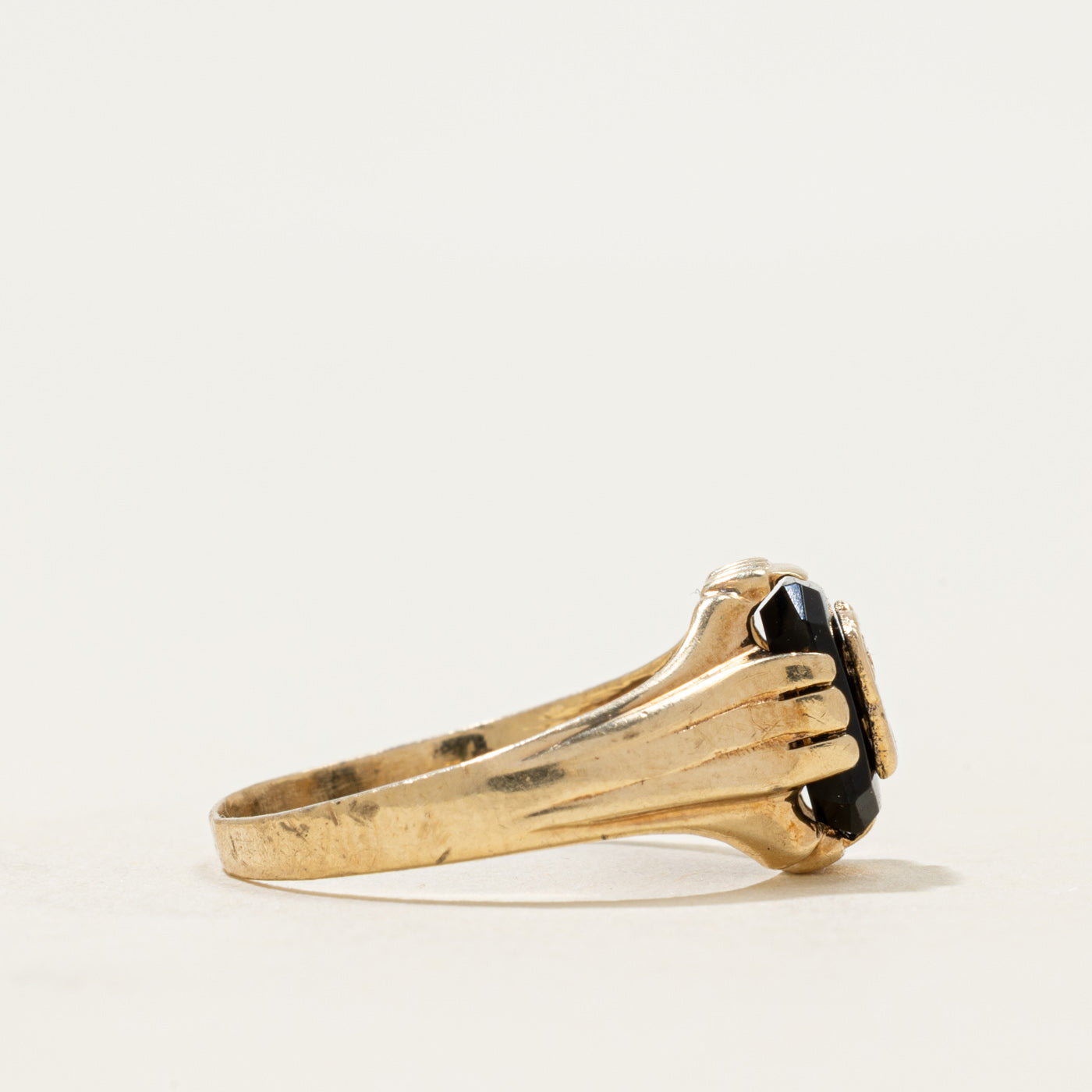10k Onyx "S" Initial Grooved Signet Ring | 0.91ct | SZ 5.75