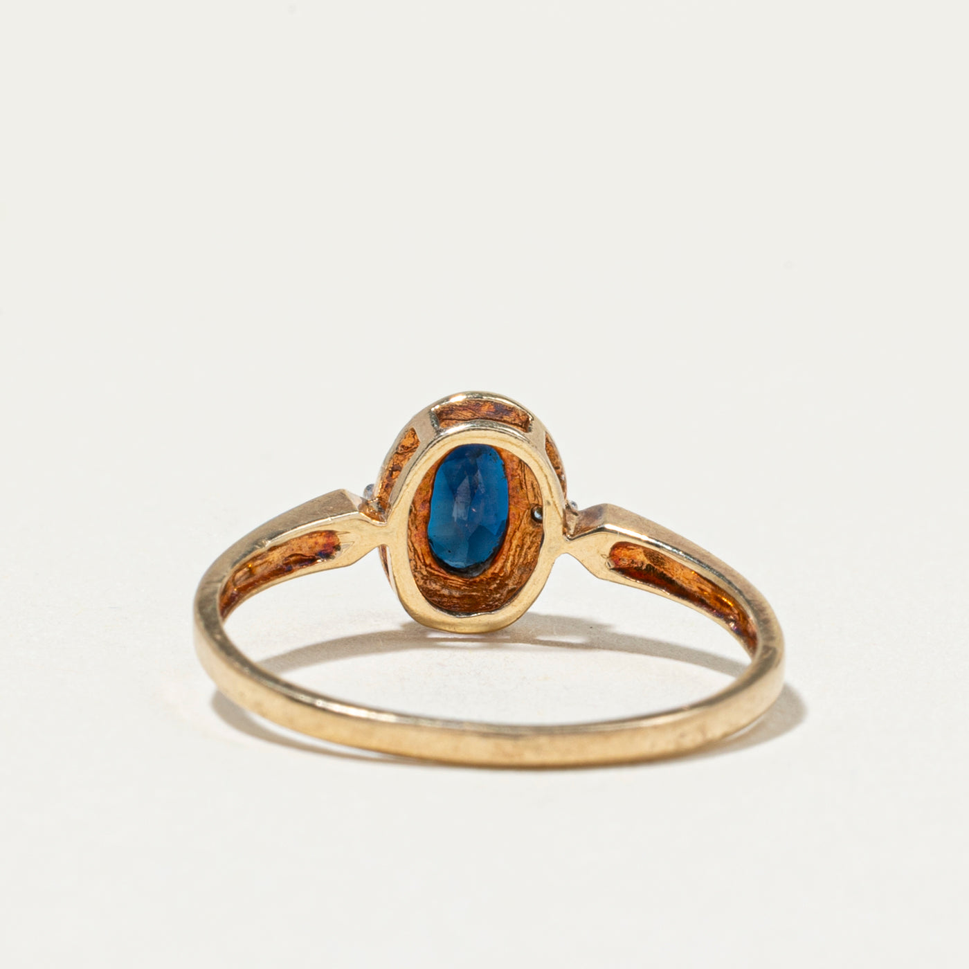 Bague ornée d'un saphir ovale et de diamants | Taille 6