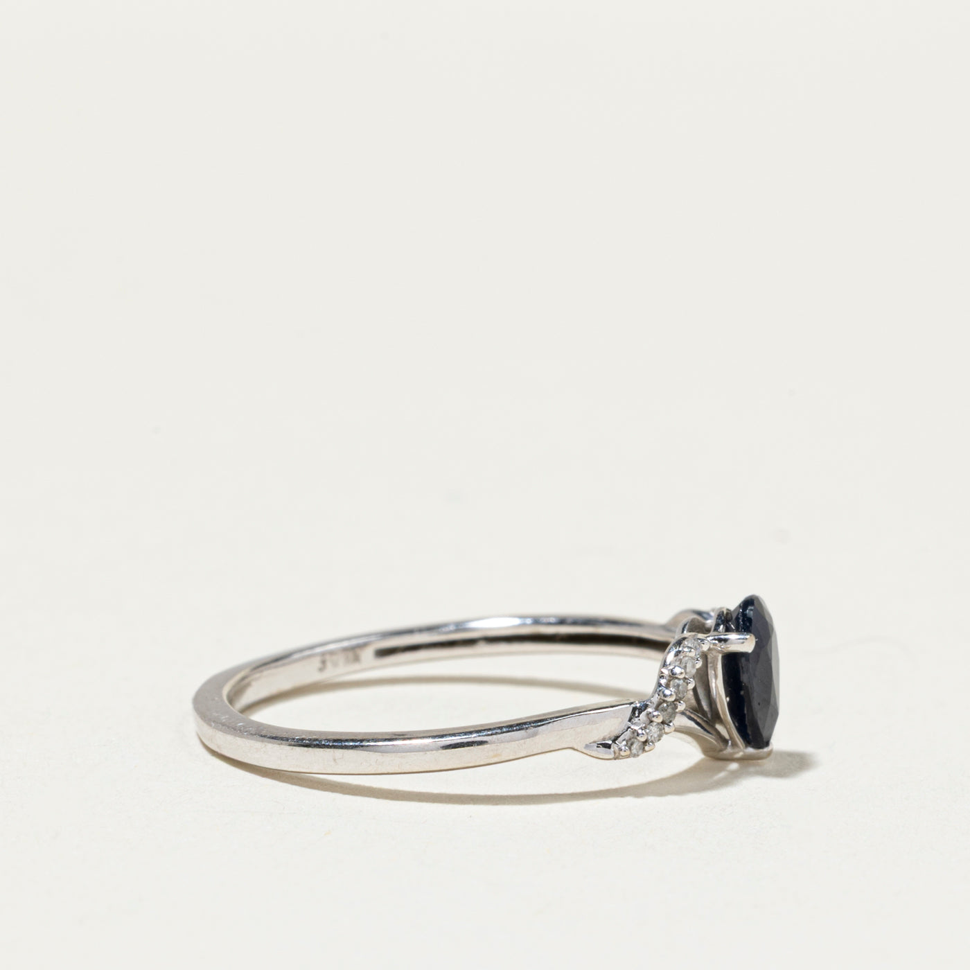 Bague contournée en saphir taille poire et diamants | Taille 7