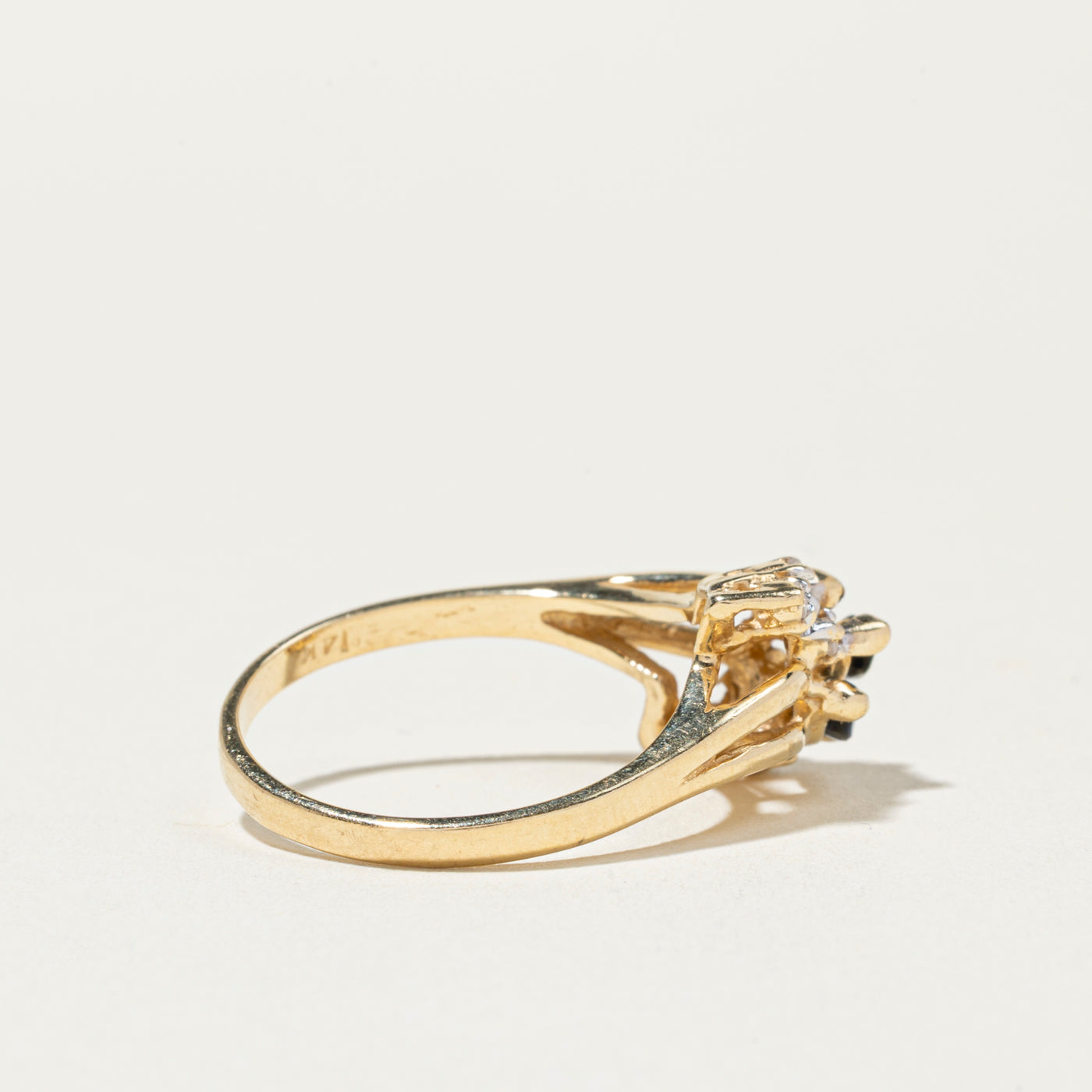 Bague contournée à trois pierres saphir et diamants | Taille 7,25