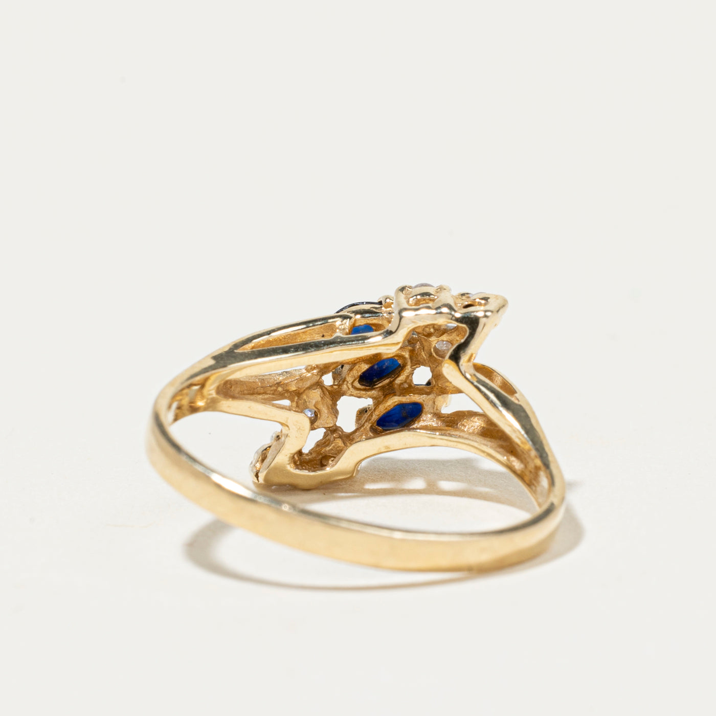 Bague contournée à trois pierres saphir et diamants | Taille 7,25