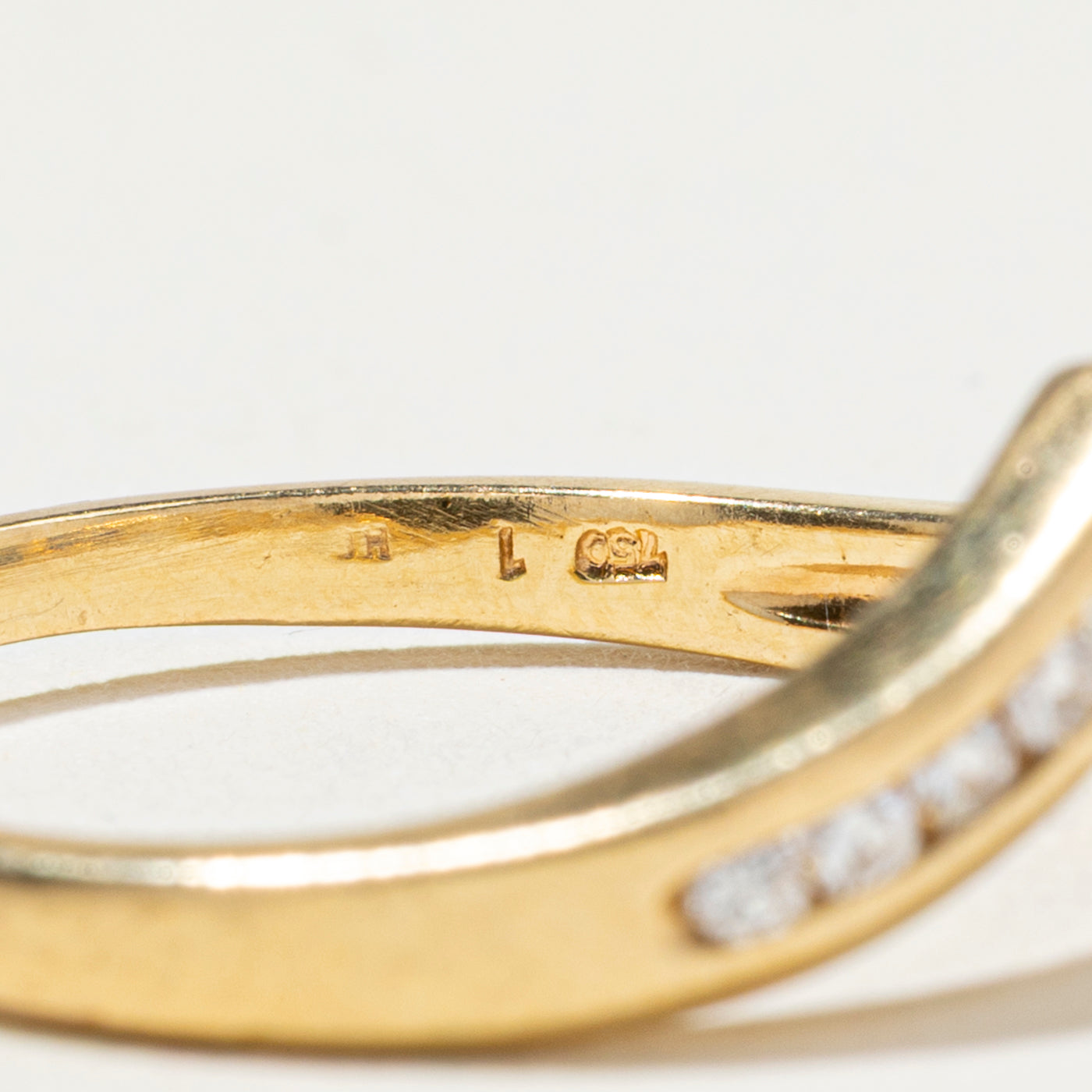 18k Channel Set Diamond & Sapphire Chevron Ring | SZ 7.75