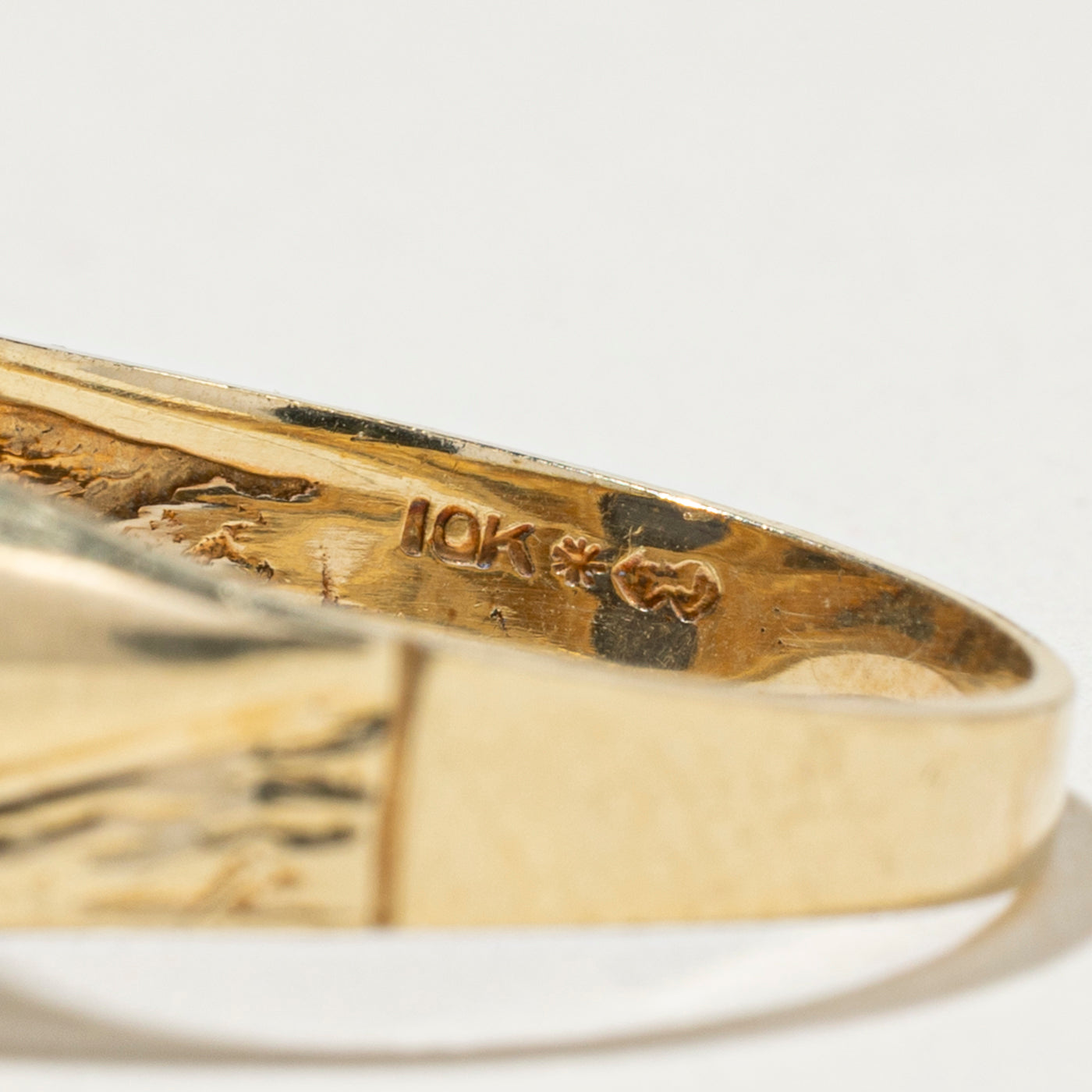 18k Bezel Set Synthetic Star Sapphire Ring | SZ 8.75