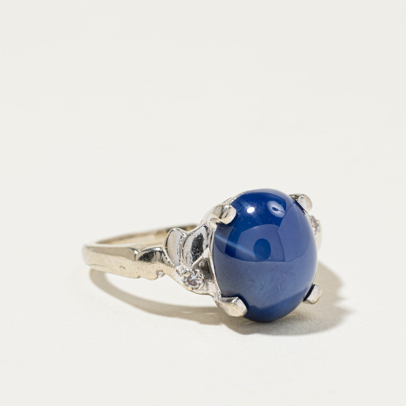 Bague en saphir étoilé synthétique et diamants | Taille 8,5