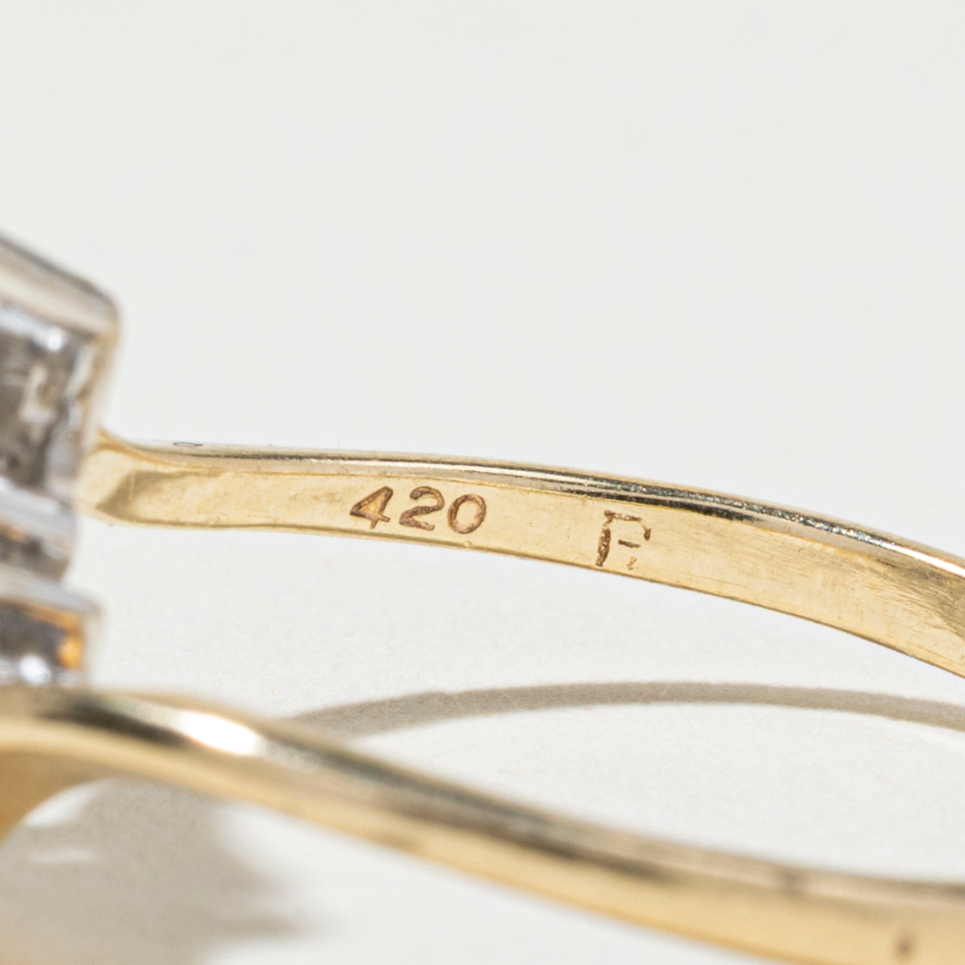 Bague trois pierres saphir taille marquise et diamants | Taille 6,75