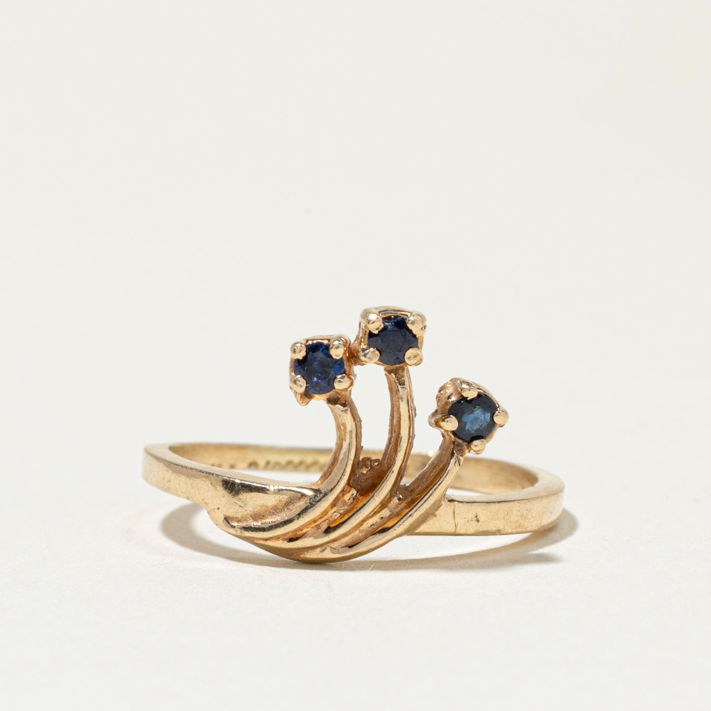 Three Stone Sapphire Wave Ring | SZ 4.25