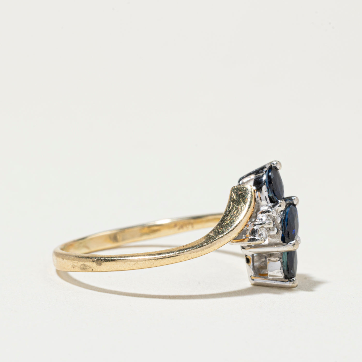 Bague trois pierres saphir taille marquise et diamants | Taille 6,75