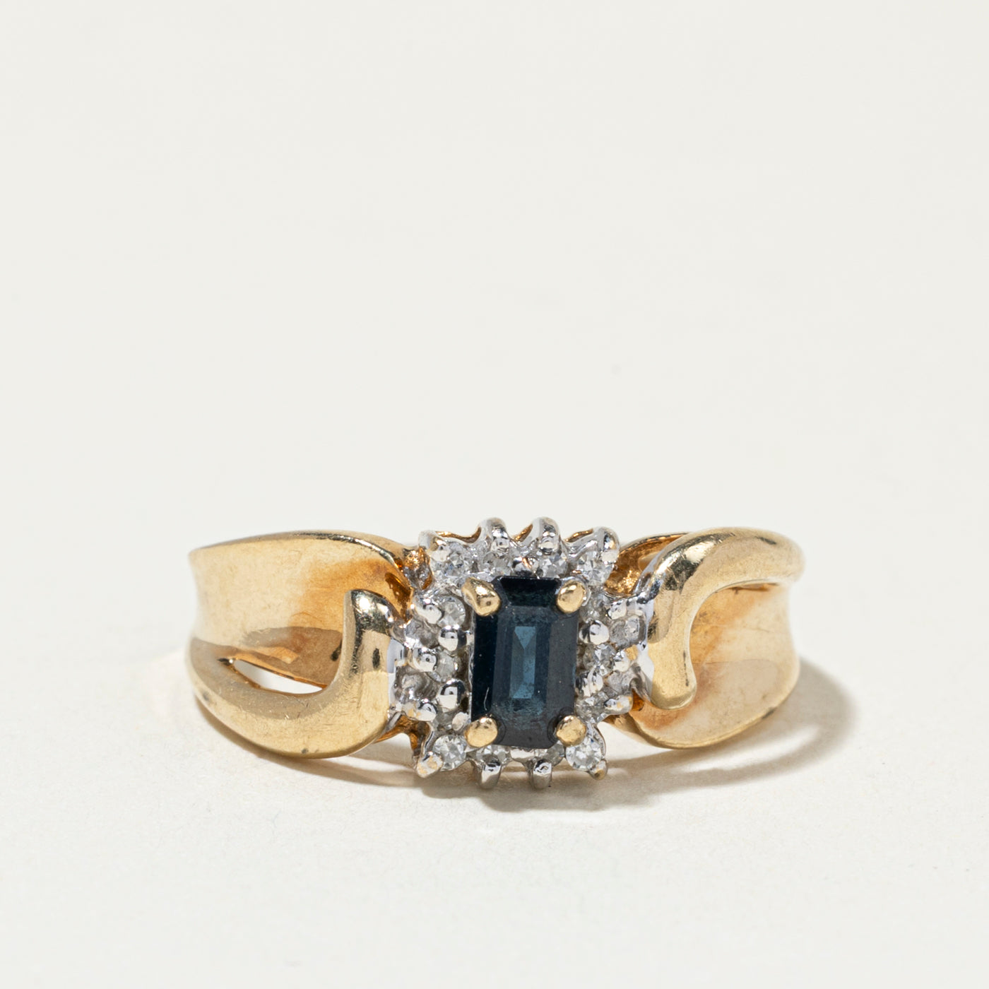 Oval Cut Sapphire & Diamond Petal Halo Ring | SZ 6