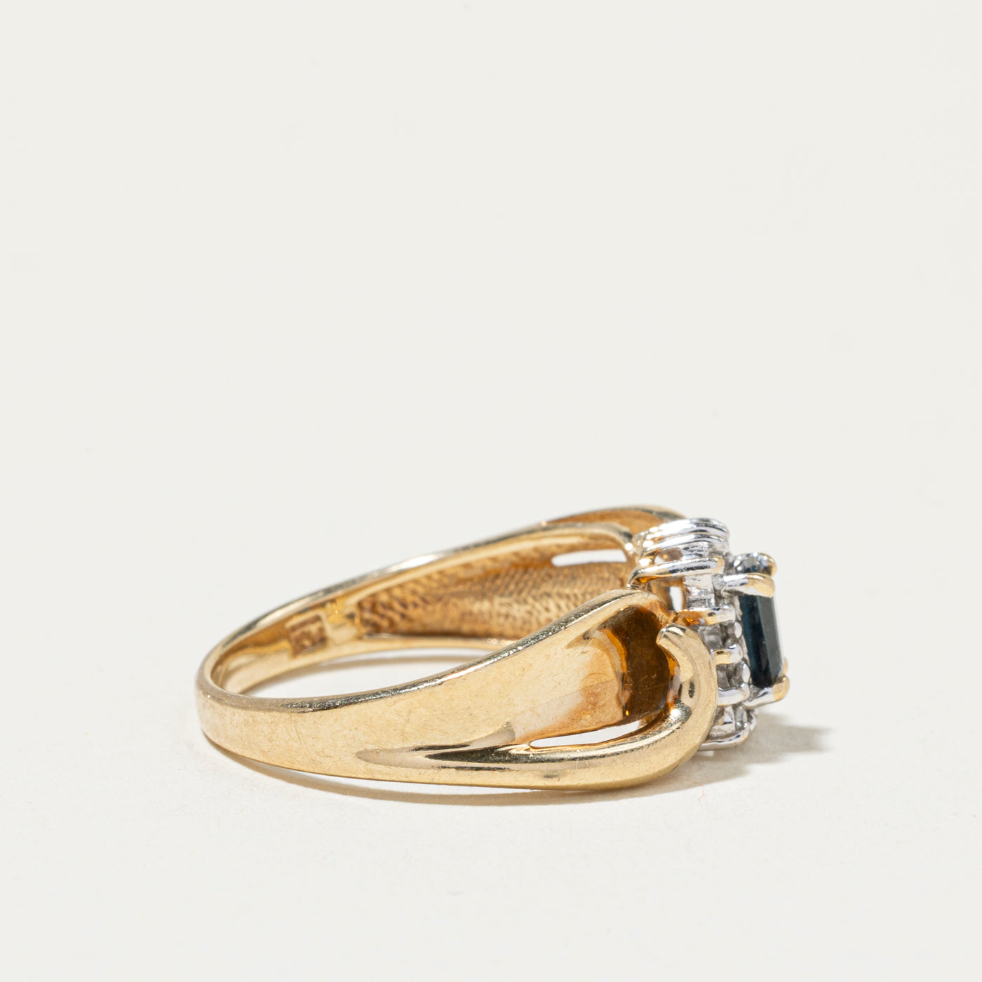 Oval Cut Sapphire & Diamond Petal Halo Ring | SZ 6