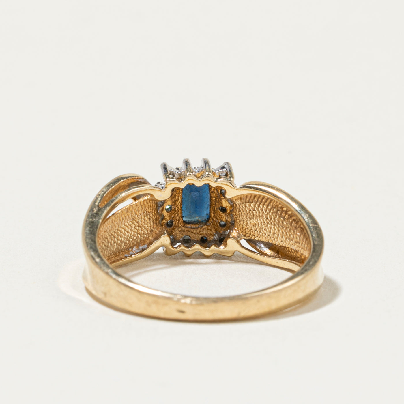 Oval Cut Sapphire & Diamond Petal Halo Ring | SZ 6