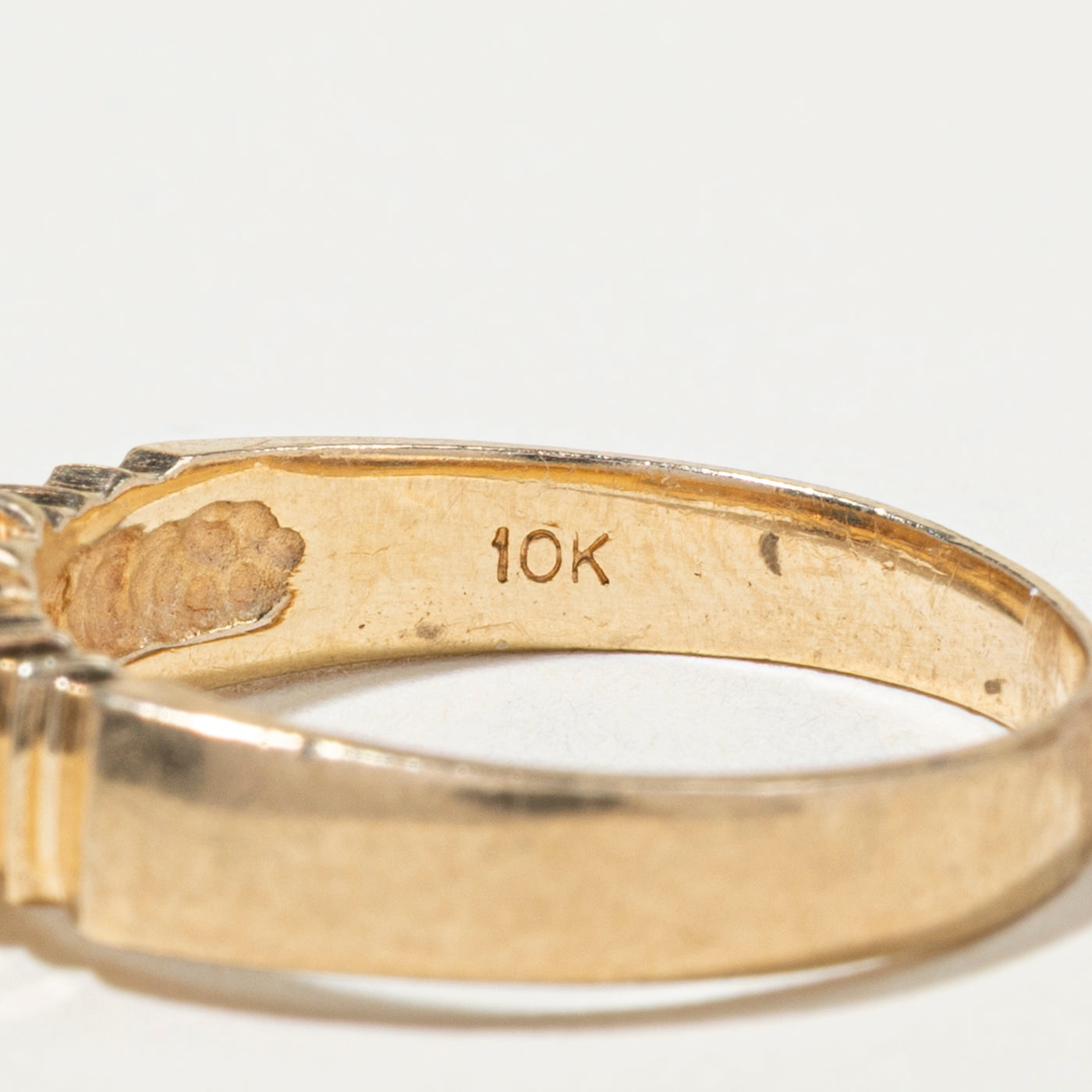 Oval Cut Sapphire & Diamond Grooved Ring | SZ 6