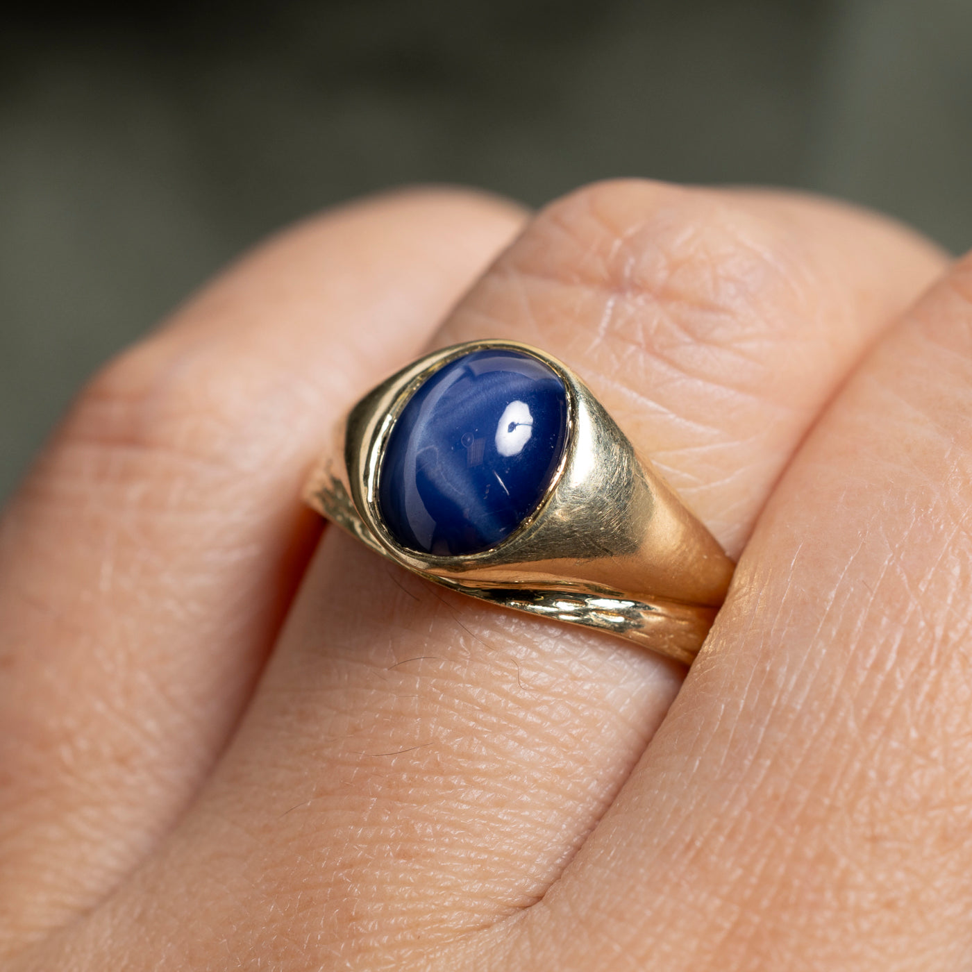 18k Bezel Set Synthetic Star Sapphire Ring | SZ 8.75