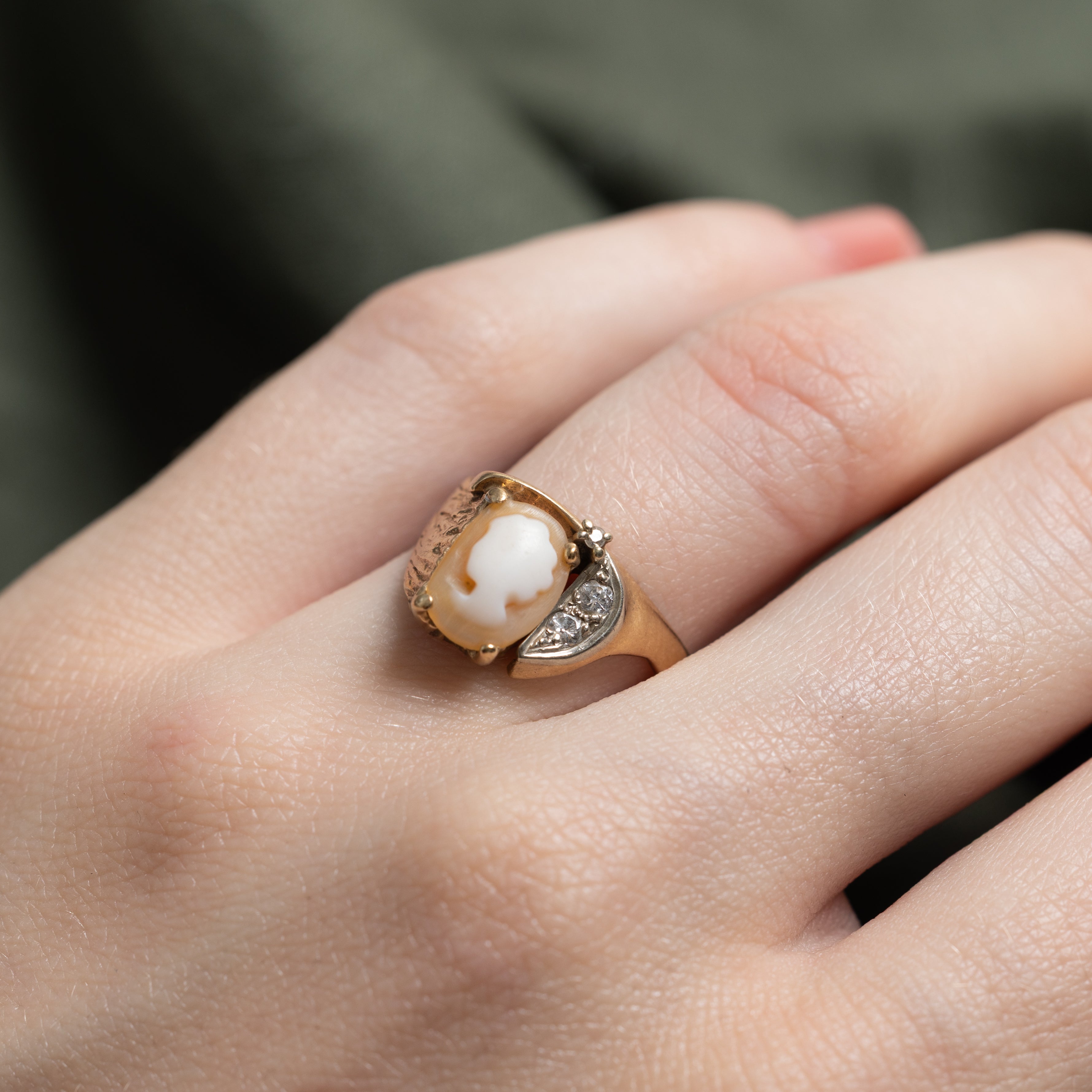 Shell Cameo & Diamond Textured Ring | SZ 5.75