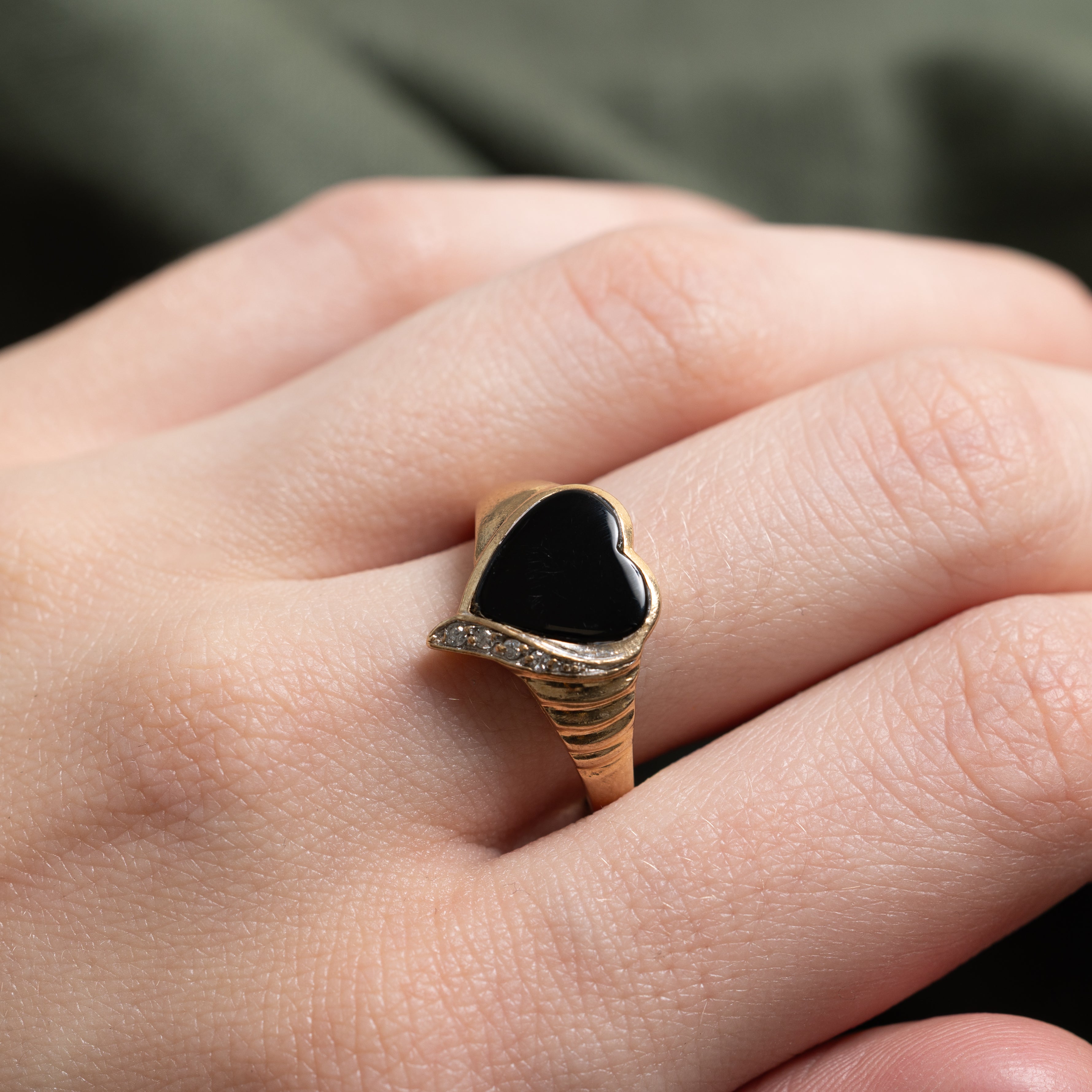 Onyx & Diamond Heart Grooved Signet Ring | SZ 7.75