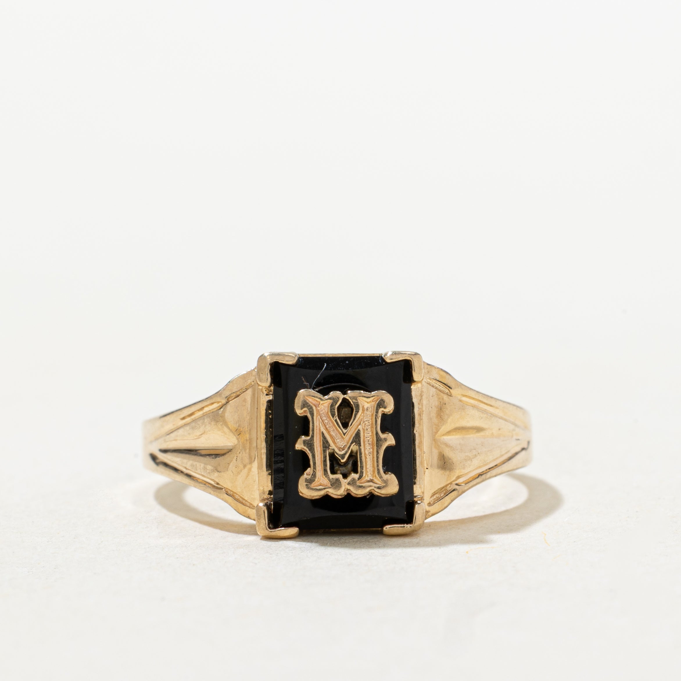 Bague chevalière en onyx avec initiale « M » | Taille 7