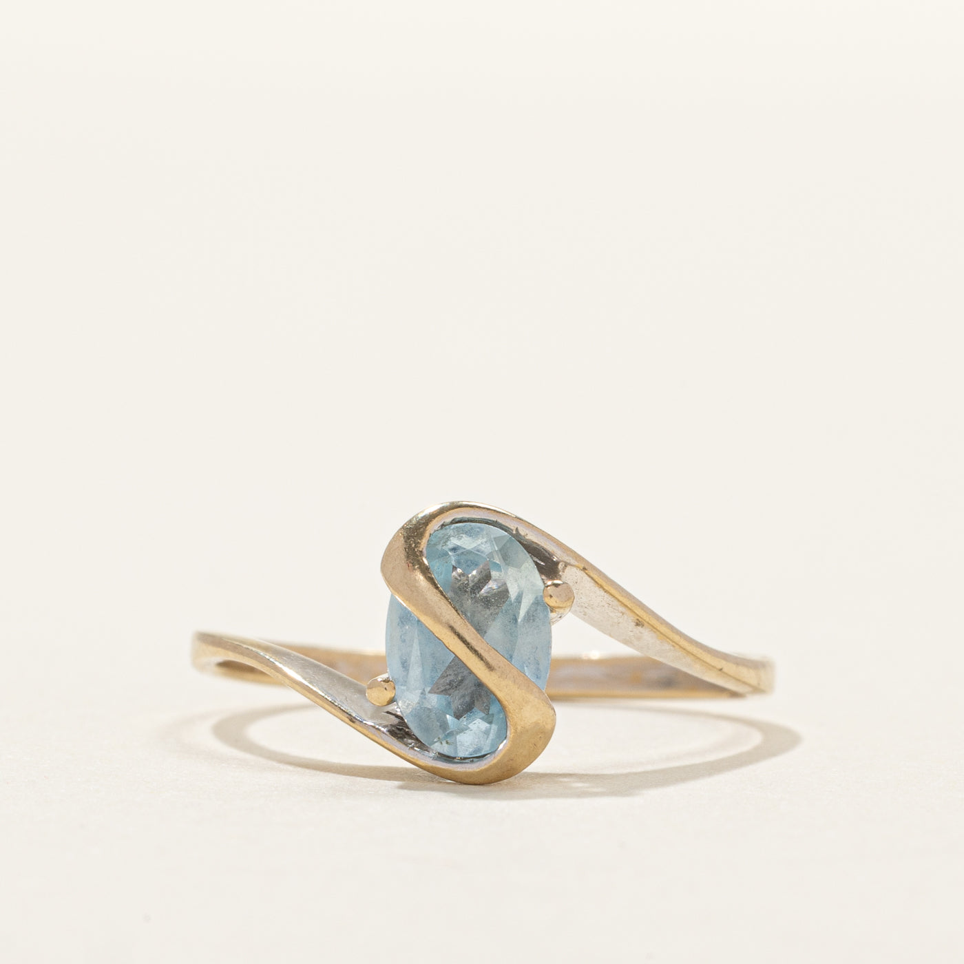 18k Oval Cut Topaz Bypass Ring | SZ 5.75