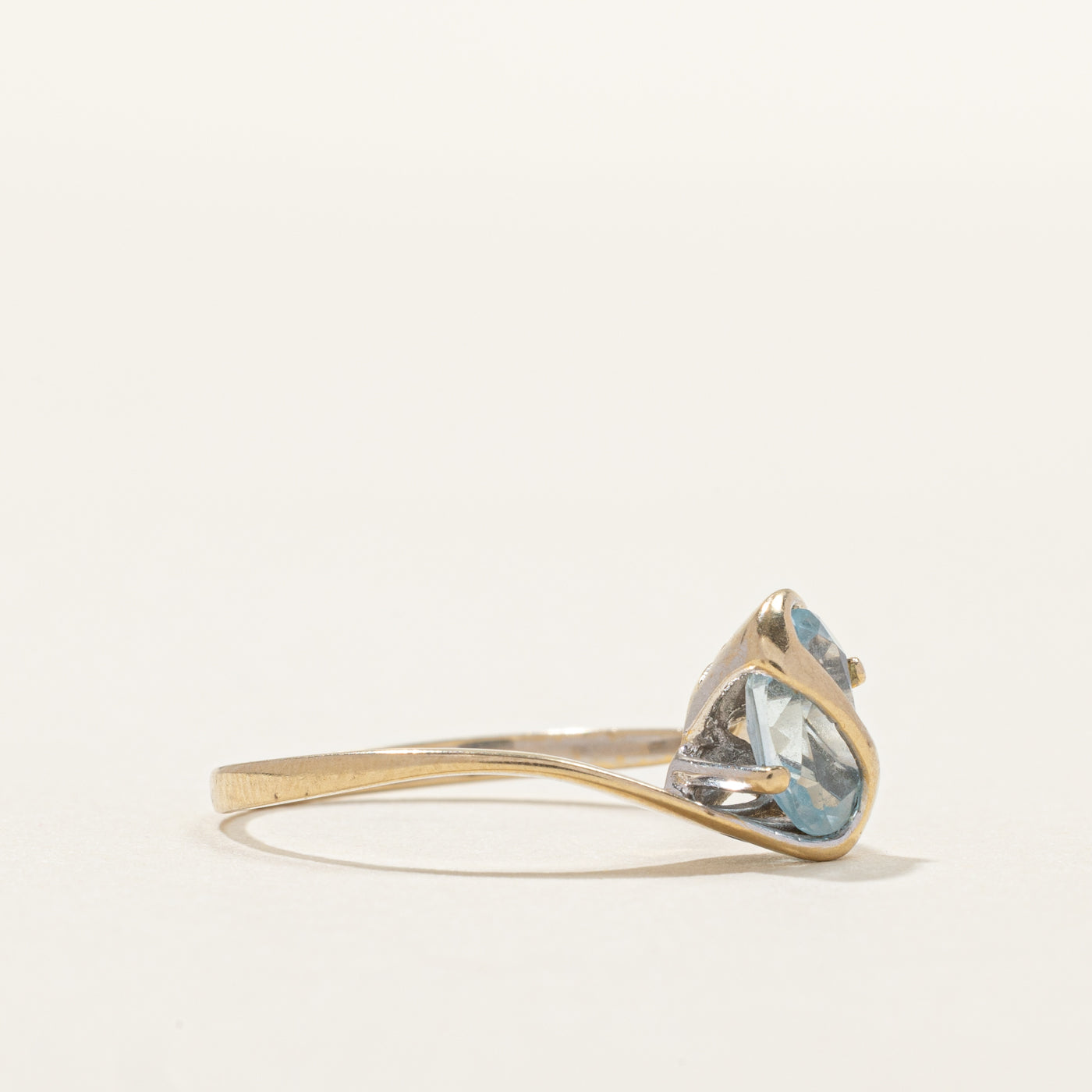 18k Oval Cut Topaz Bypass Ring | SZ 5.75