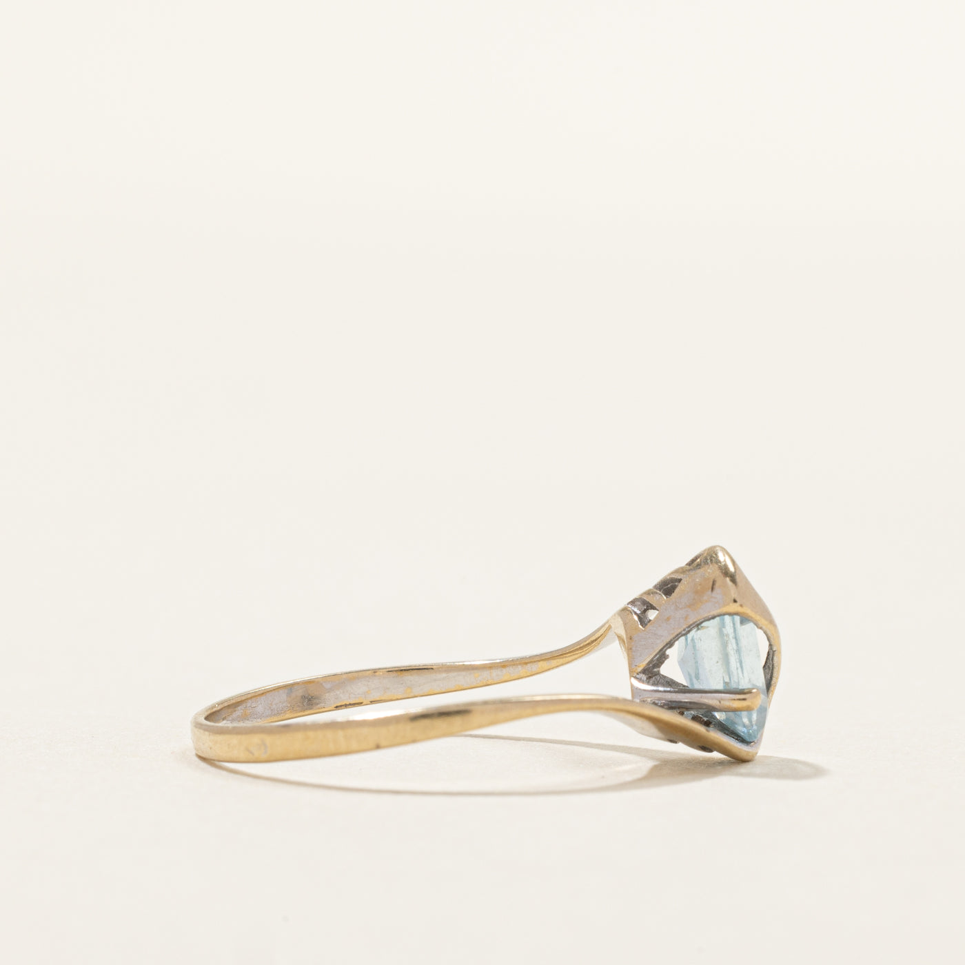 18k Oval Cut Topaz Bypass Ring | SZ 5.75