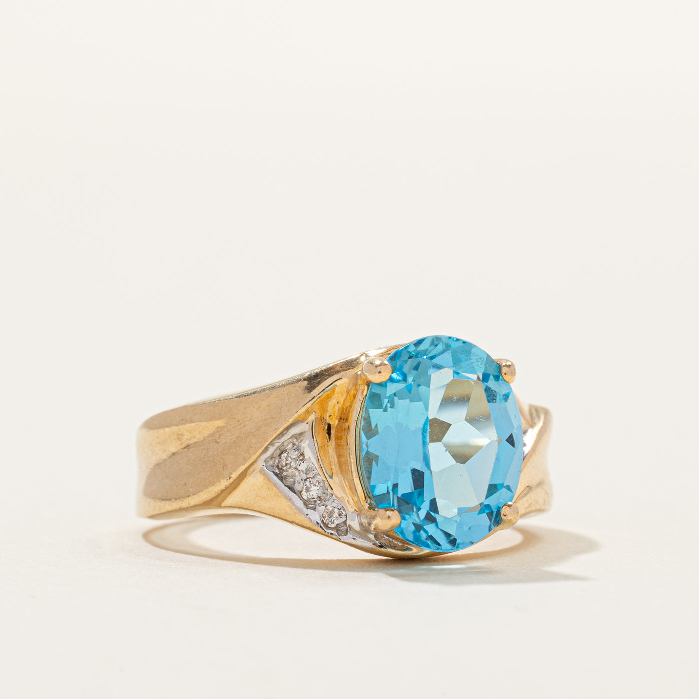 Oval Cut Topaz & Diamond Grooved Ring | 2.31ct, 0.03ct | SZ 7