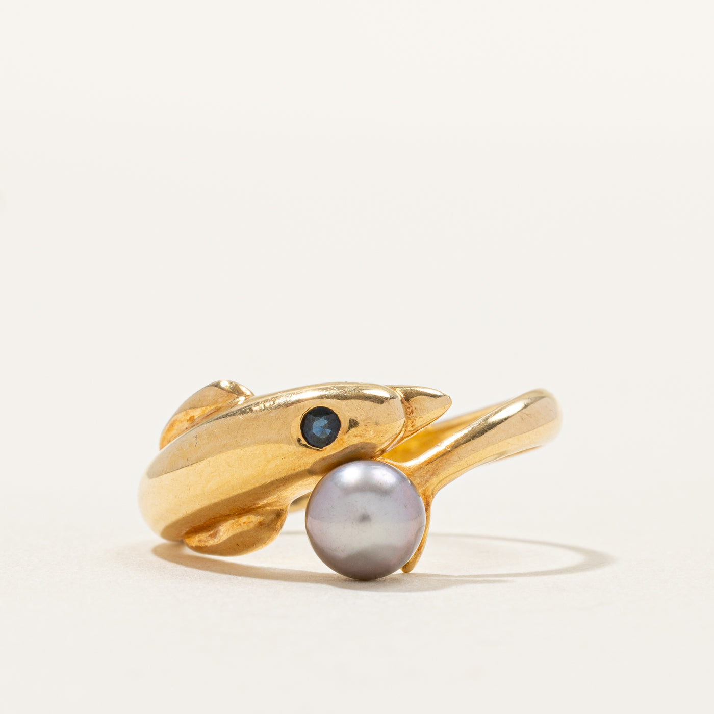 Bague dauphin contournée en perle et saphir | Taille 6,5