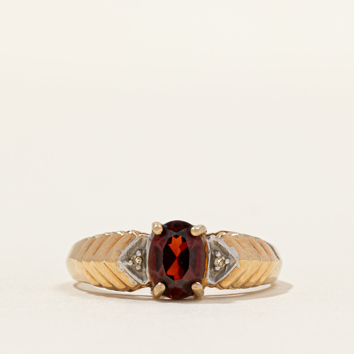 Oval Cut Garnet & Diamond Grooved Ring | 0.006ct | SZ 7