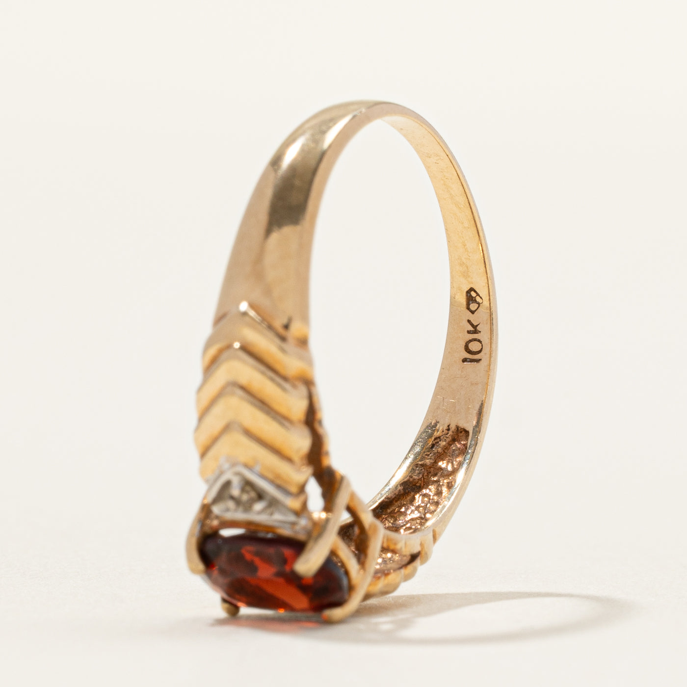 Oval Cut Garnet & Diamond Grooved Ring | 0.006ct | SZ 7