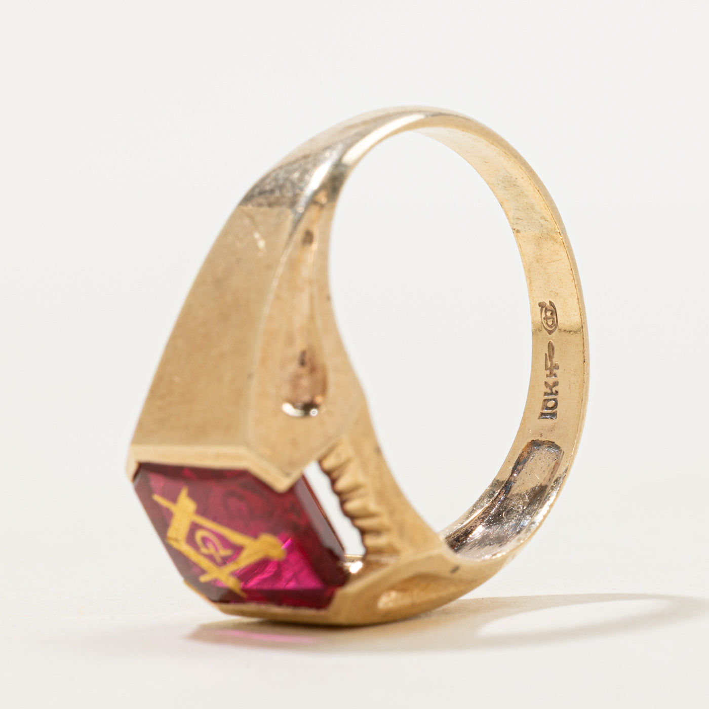 Synthetic Ruby Free Masons Crest Ring | SZ 9