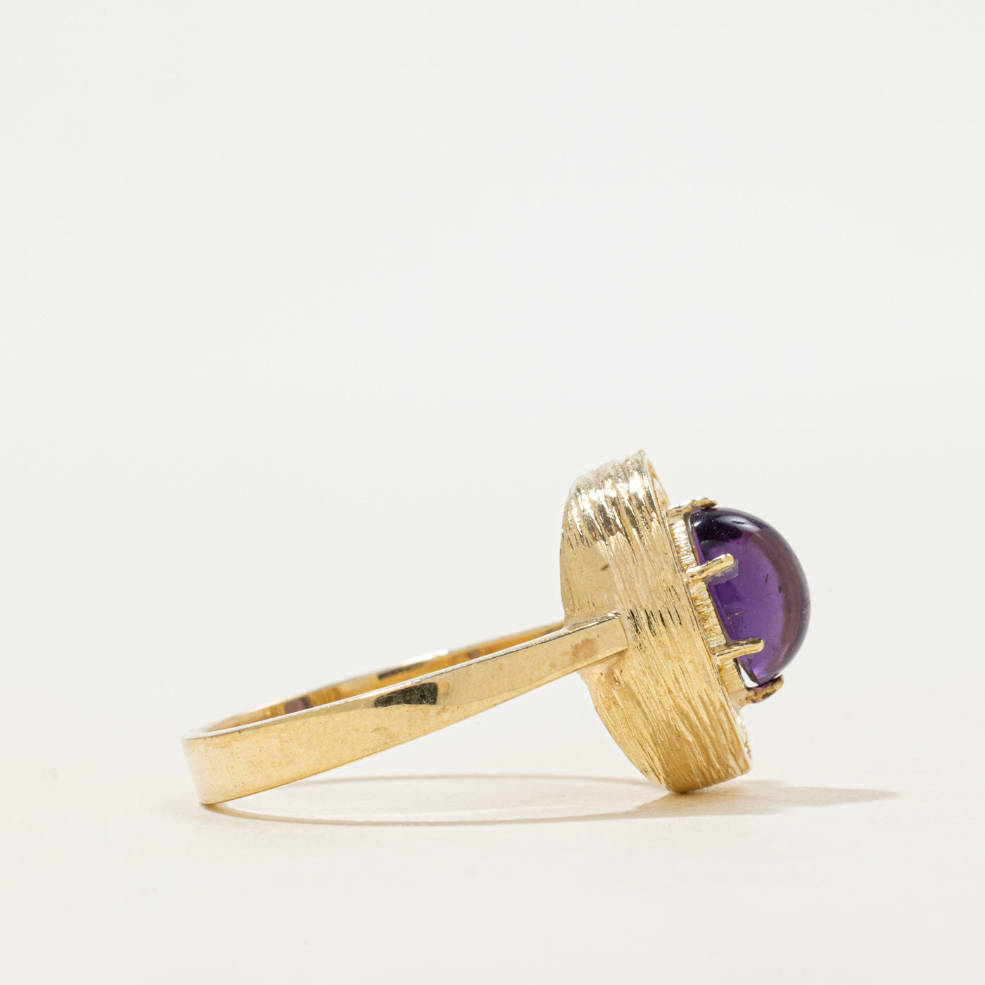 Cabochon Amethyst Grooved Cocktail Ring | SZ 8