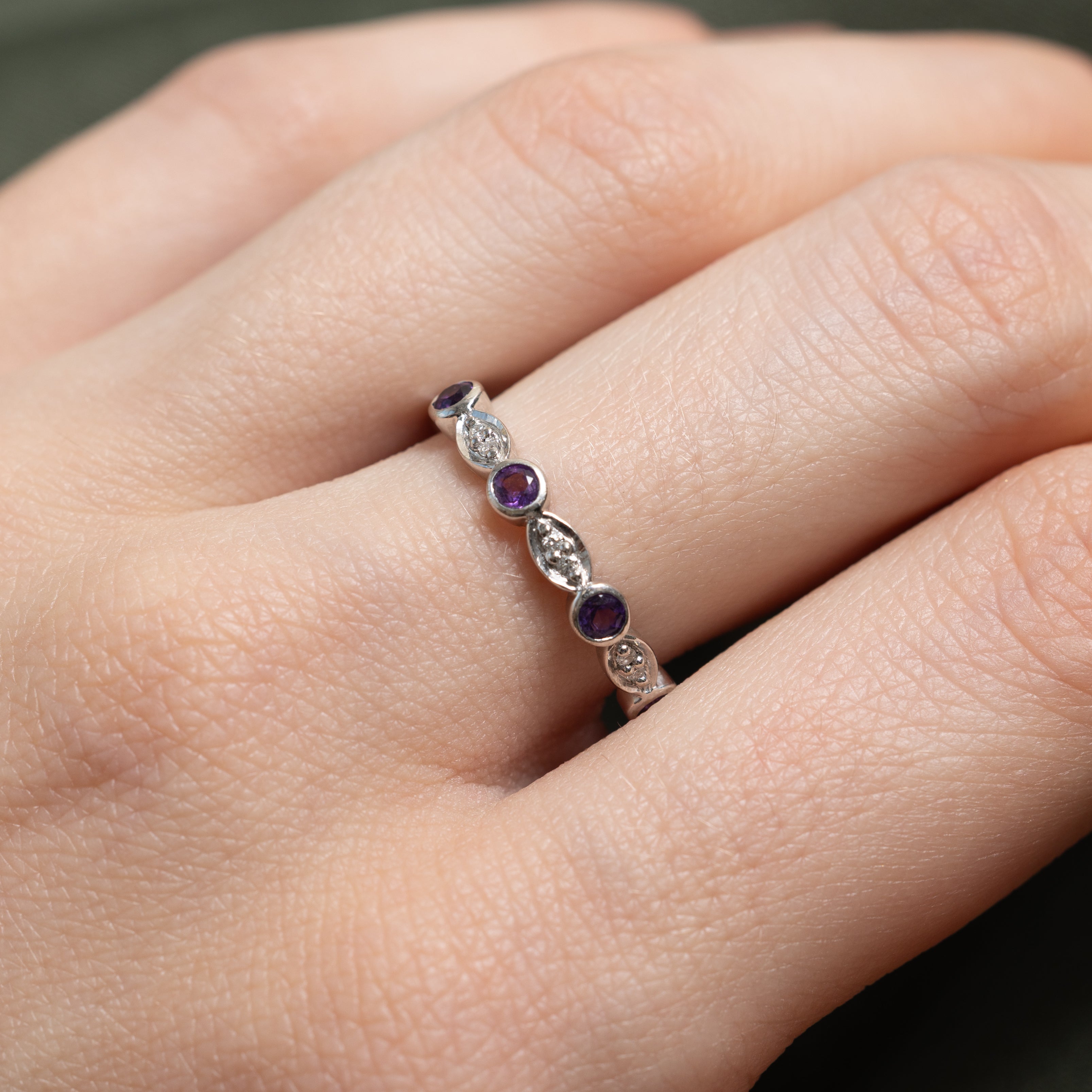 Alliance demi-éternité en diamants et améthystes | Taille 6,5