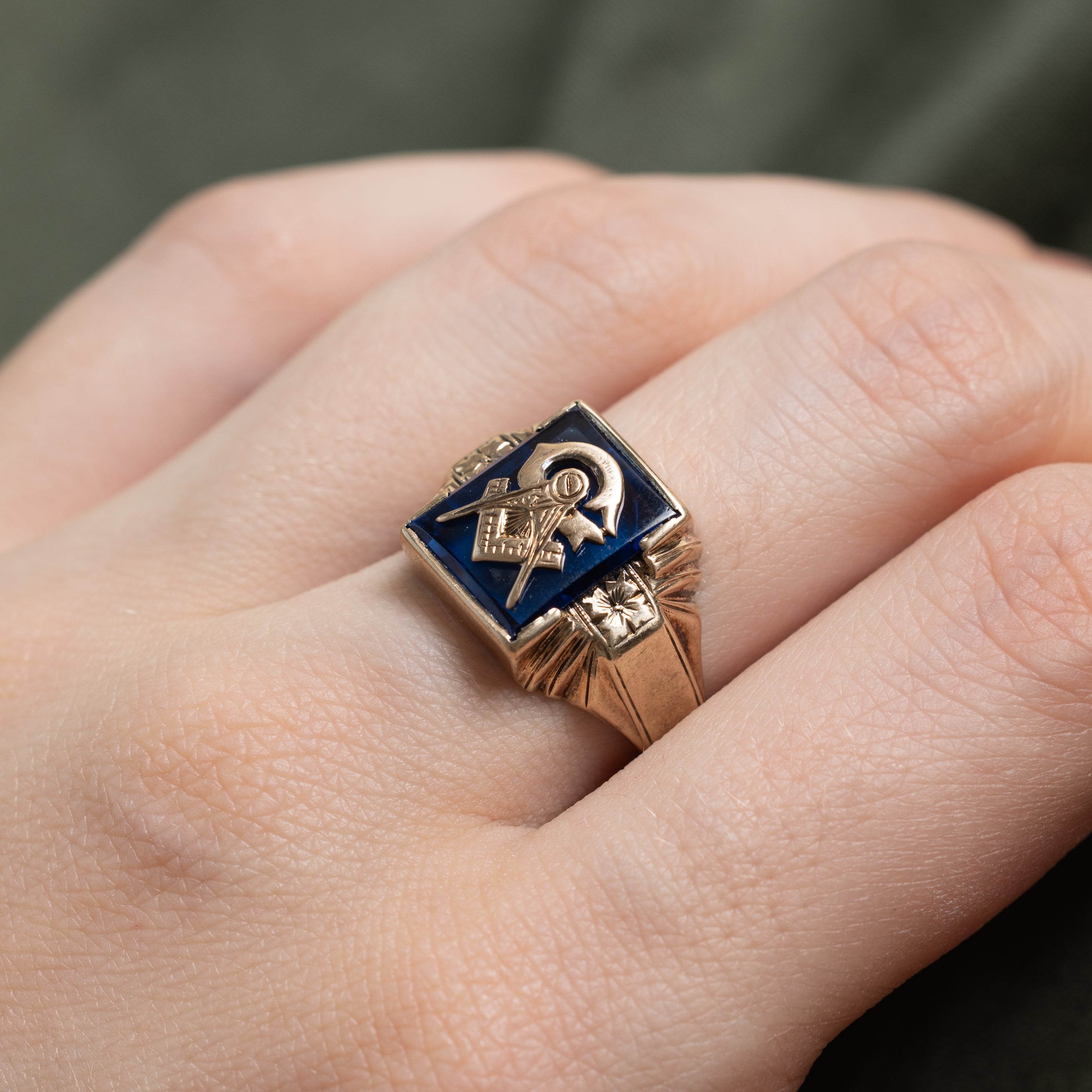Synthetic Sapphire Free Masons Crest Ring | SZ 6.25