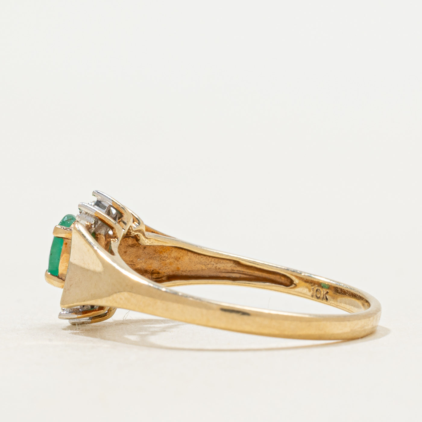 Oval Cut Diamond & Emerald Petal Ring | SZ 7