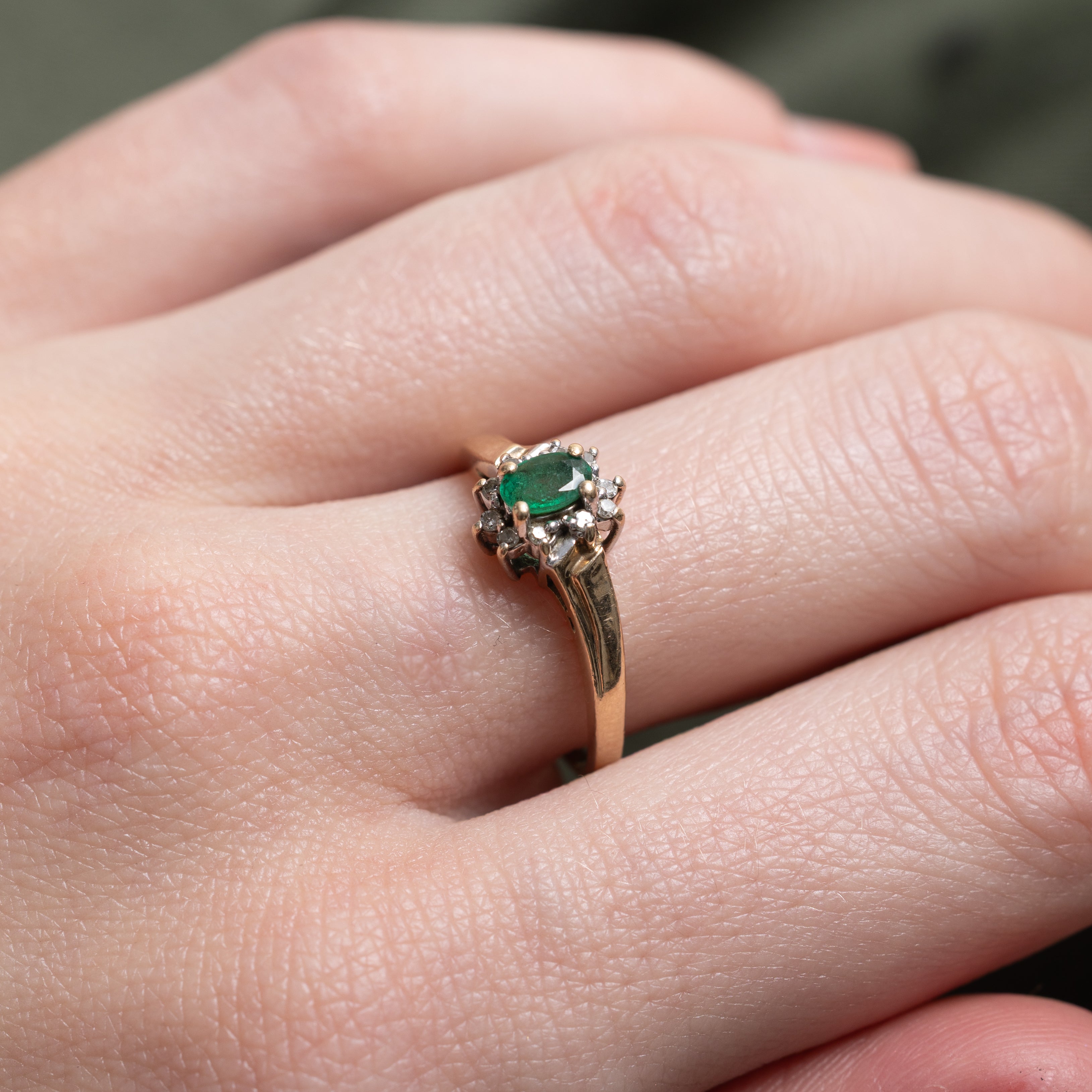 Oval Cut Emerald & Diamond Petal Ring | SZ 6.75