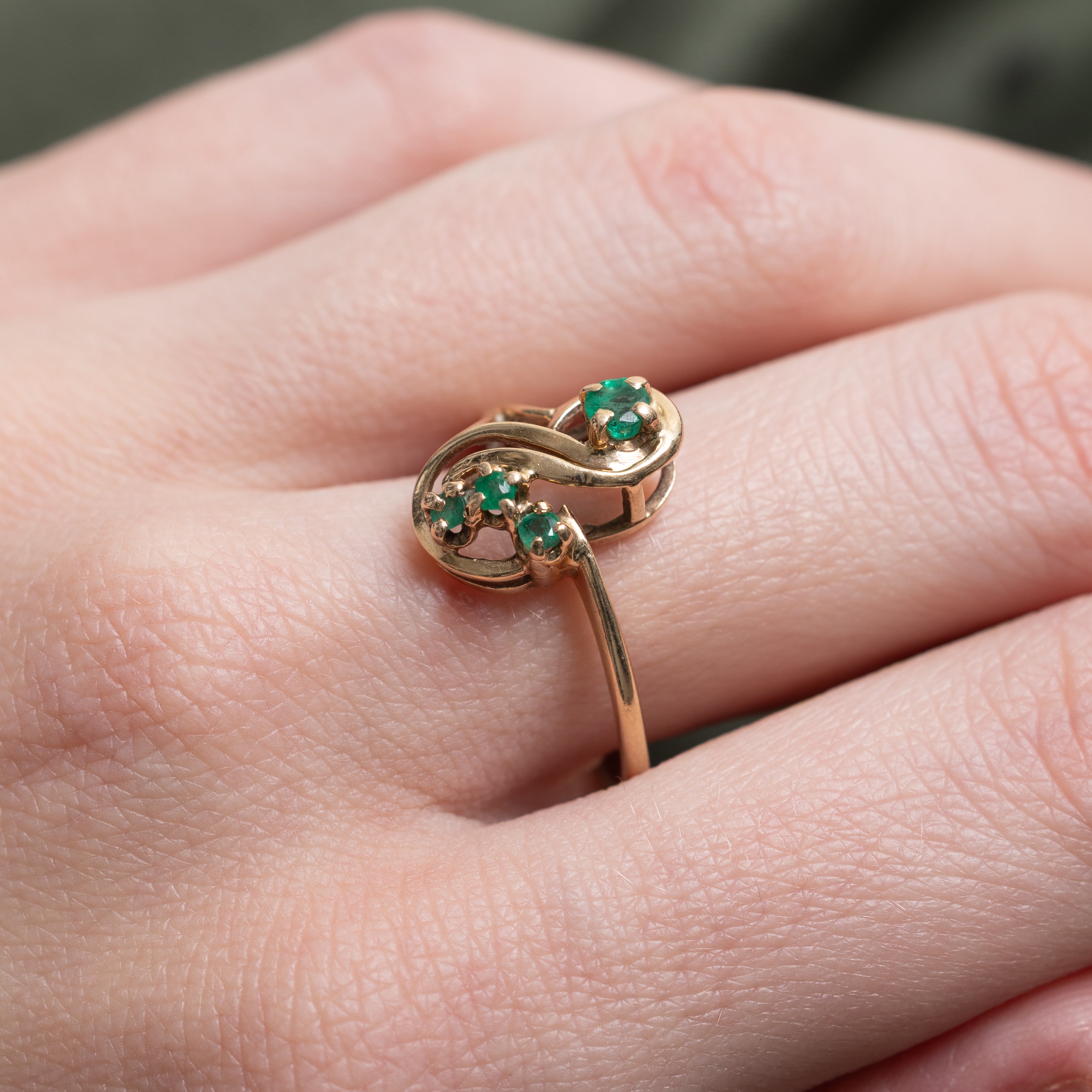Emerald Swirl Design Ring | SZ 7.75