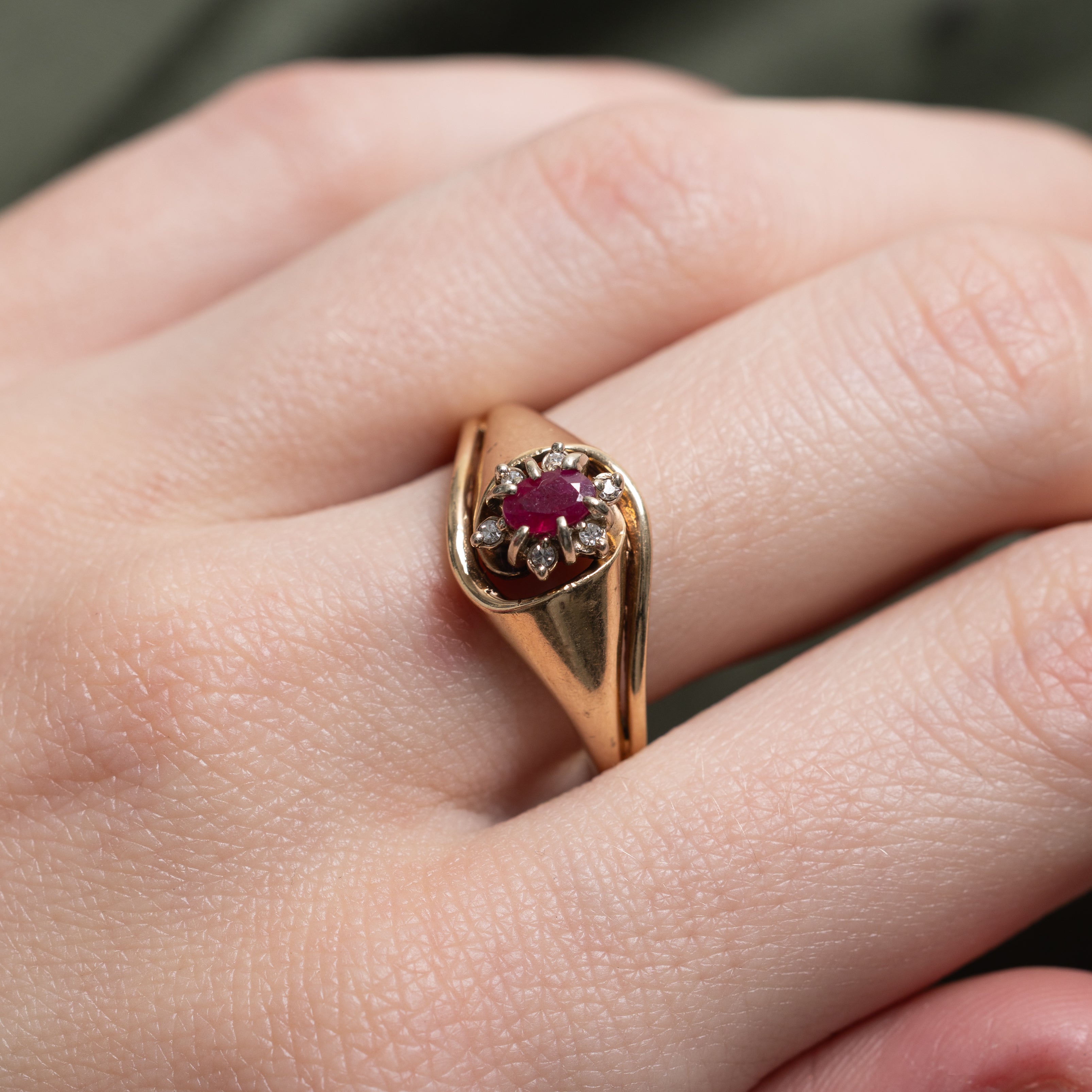 Oval Cut Ruby & Diamond Petal Ring | SZ 8.5
