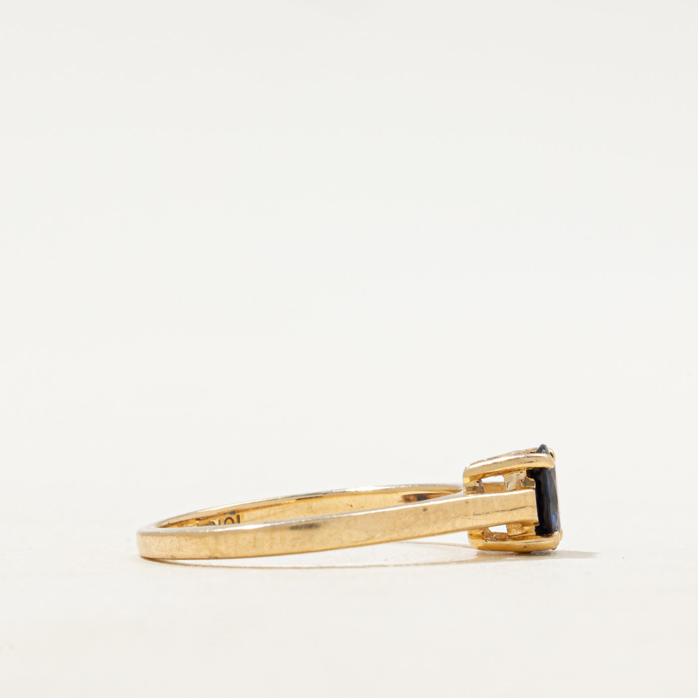 Solitaire Oval Cut Sapphire Ring | SZ 6.25