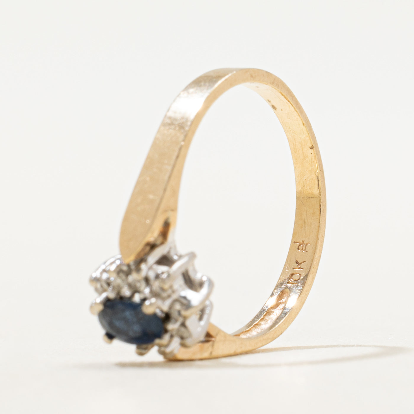 Oval Cut Sapphire & Diamond Petal Ring | SZ 5.75