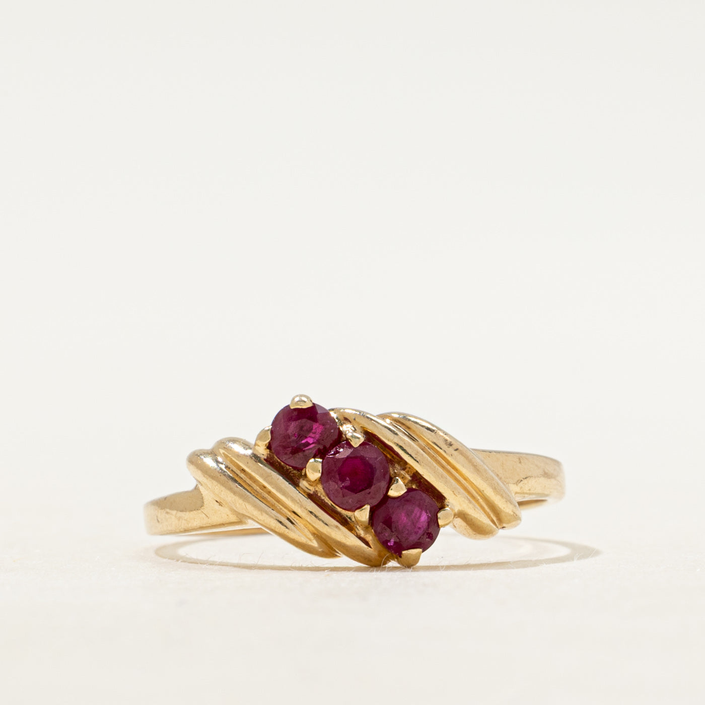 Three Stone Synthetic Ruby Grooved Ring | SZ 8