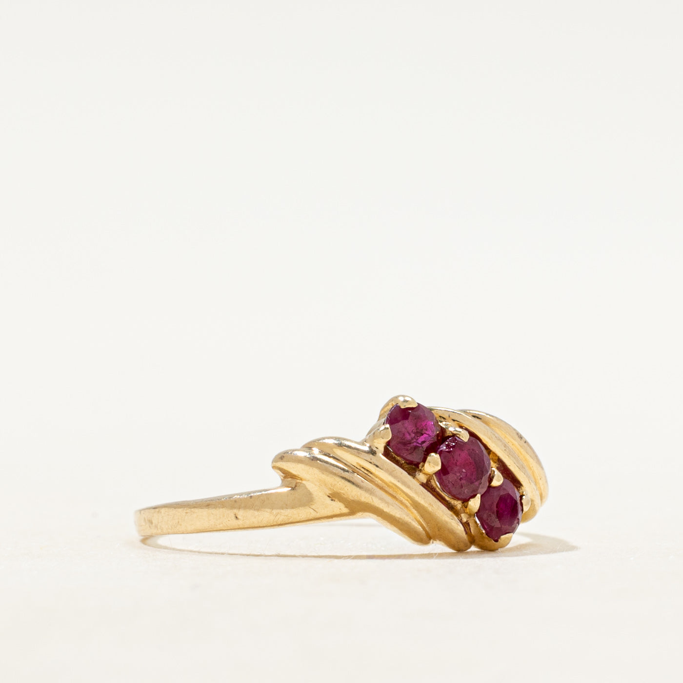 Three Stone Synthetic Ruby Grooved Ring | SZ 8