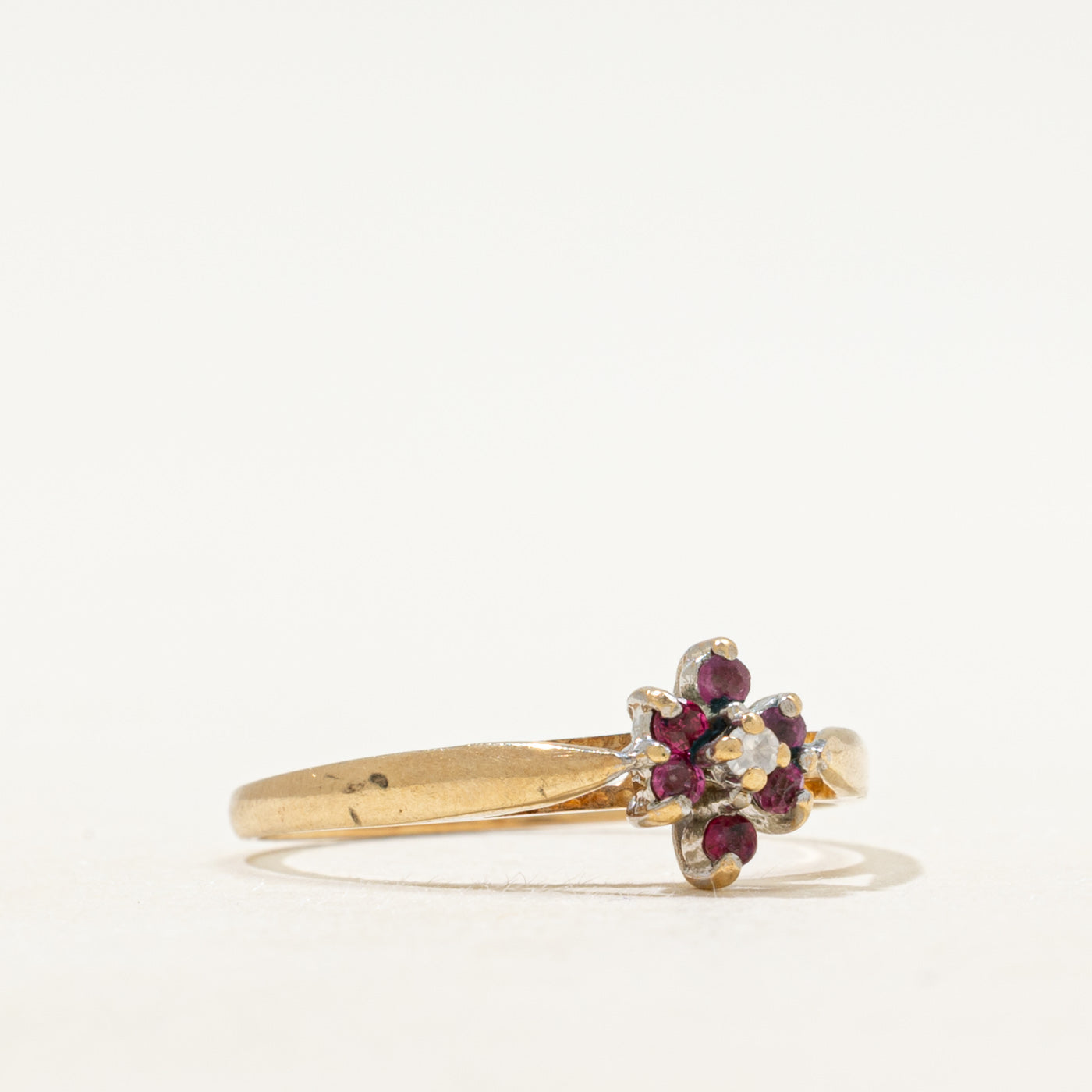 Bague en pétale de rubis synthétique et diamant naturel | Taille 6,5