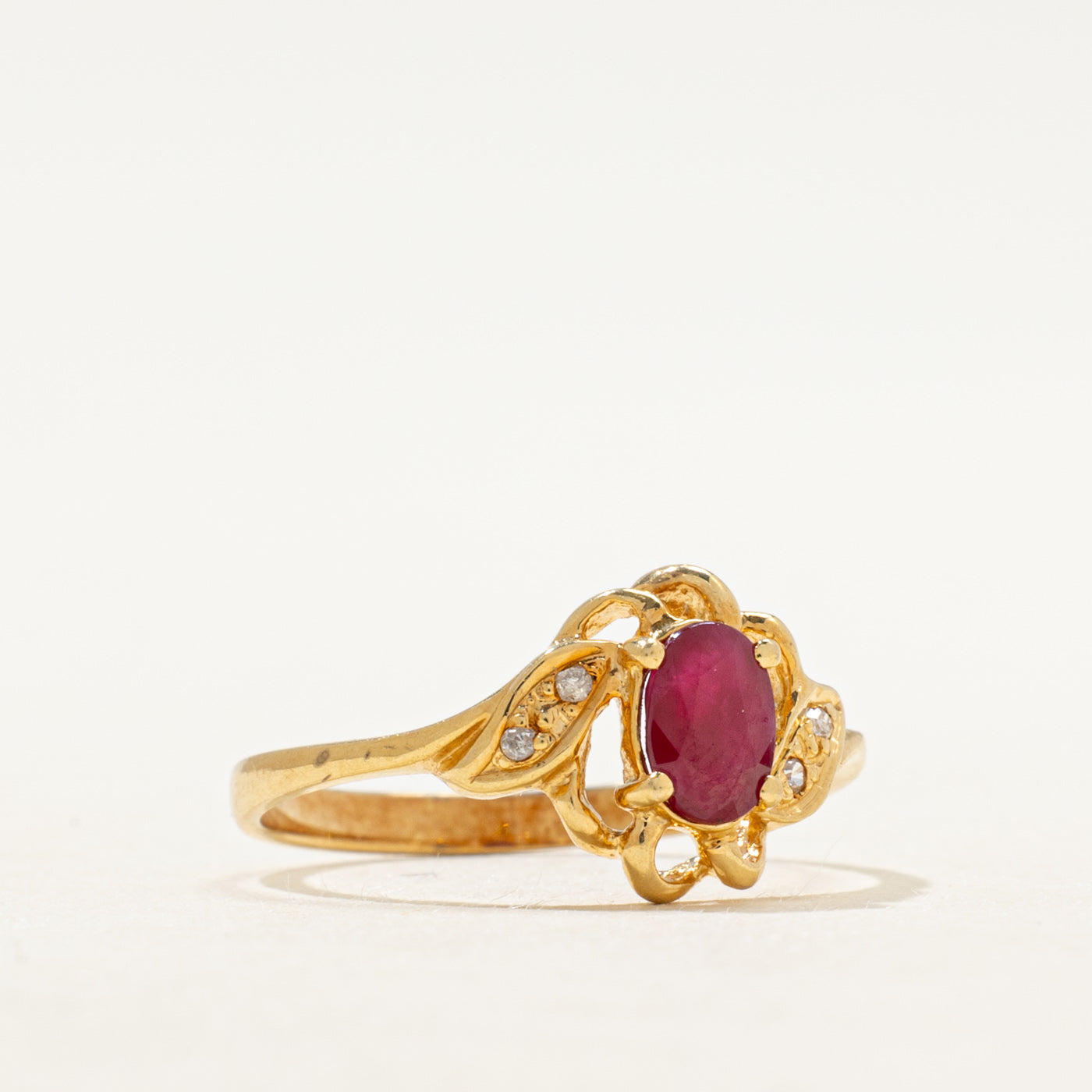 18k Oval Cut Ruby & Diamond Scalloped Ring | SZ 5.75