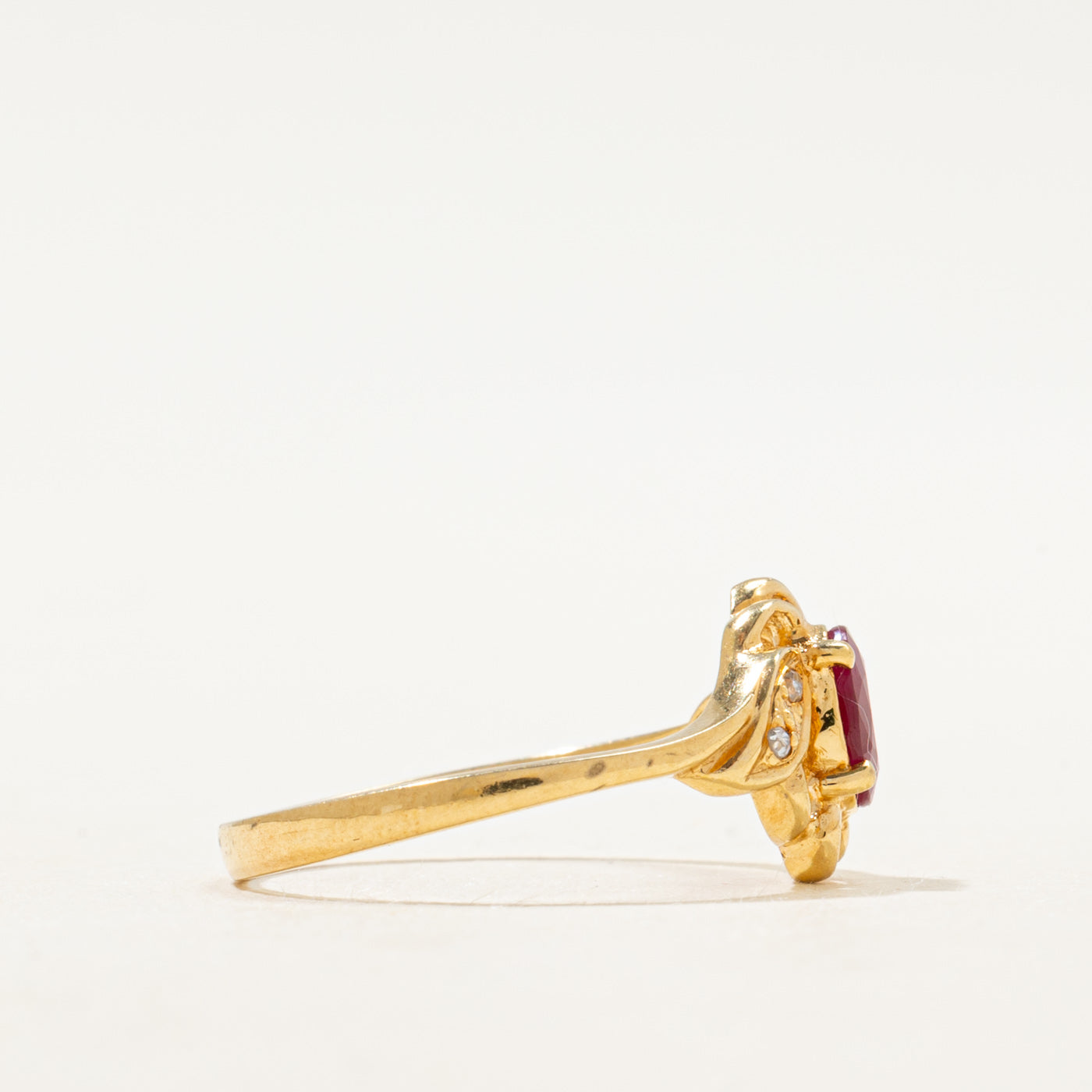 18k Oval Cut Ruby & Diamond Scalloped Ring | SZ 5.75