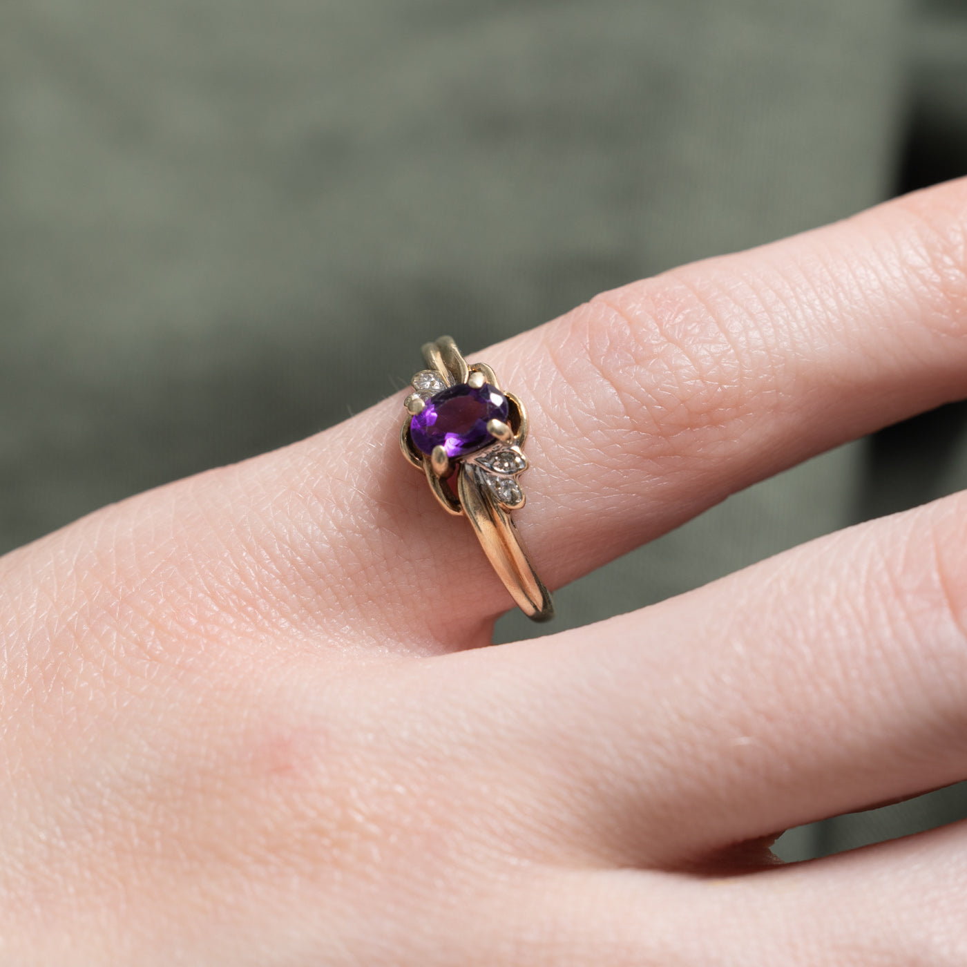 Oval Amethyst & Diamond Grooved Ring | 0.33ct, 0.02ctw | SZ 4.0 |