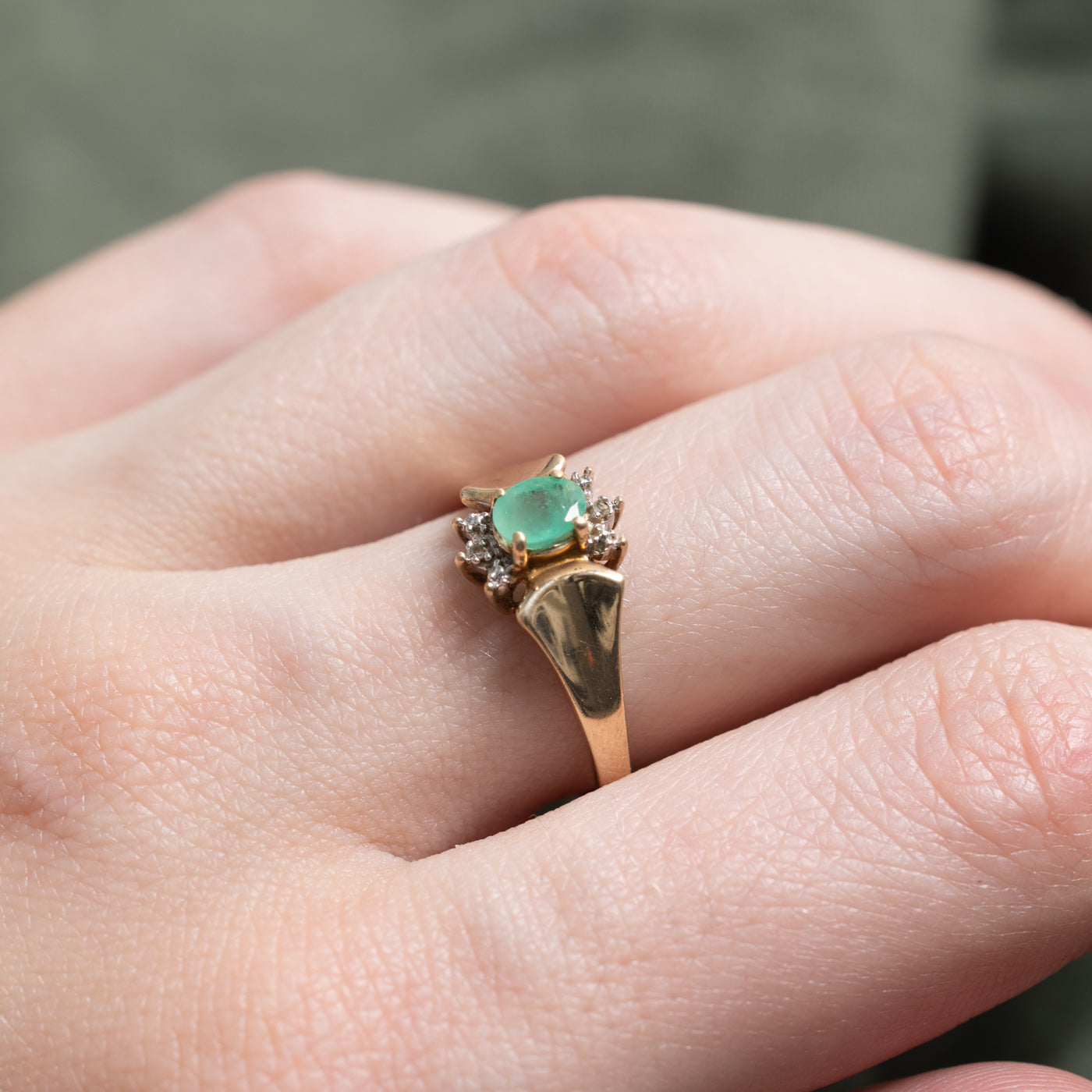 Emerald & Diamond Petal Tapered Ring | 0.27ct, 0.01ctw | SZ 7.25 |