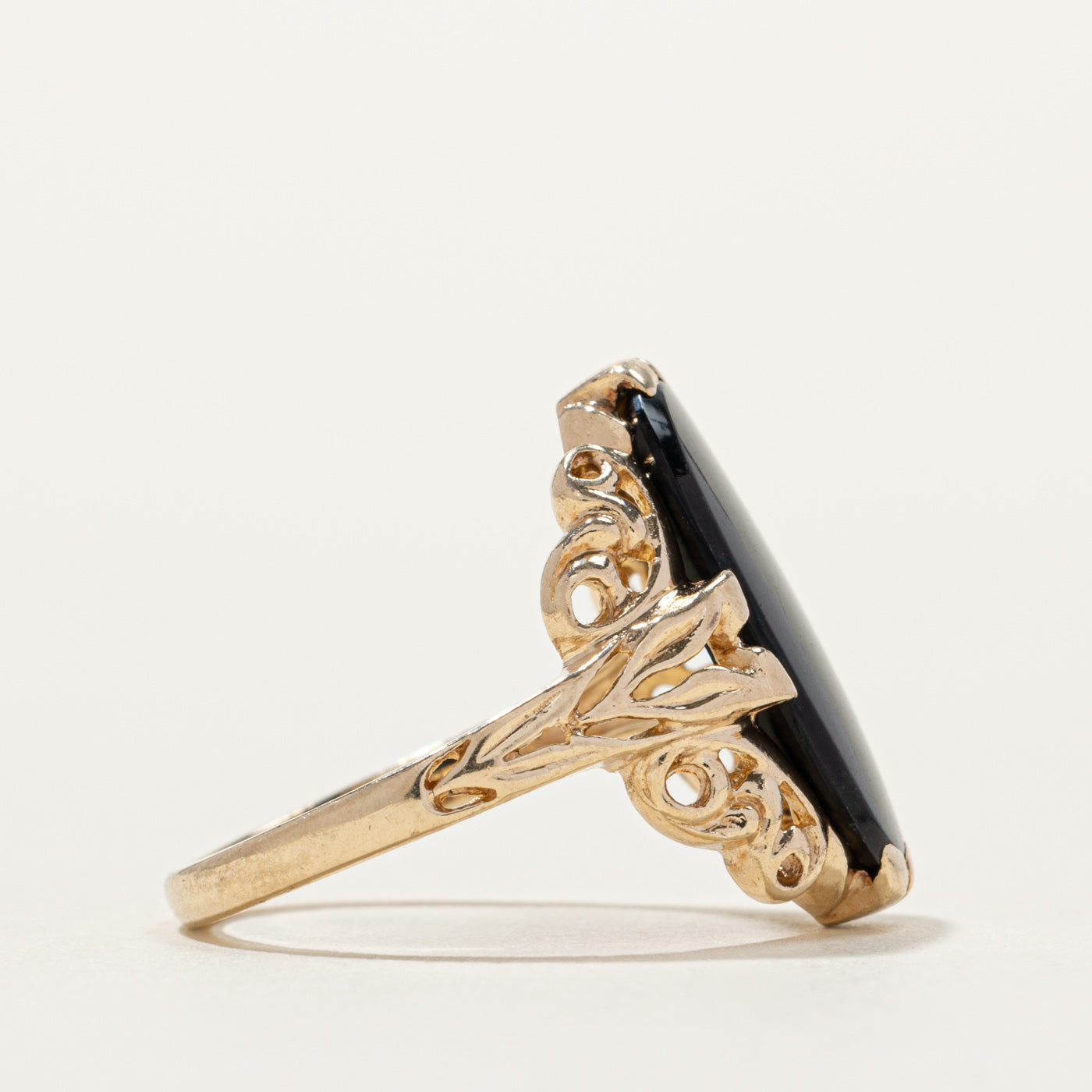 10k Onyx Floral Openwork Cocktail Ring | SZ 6