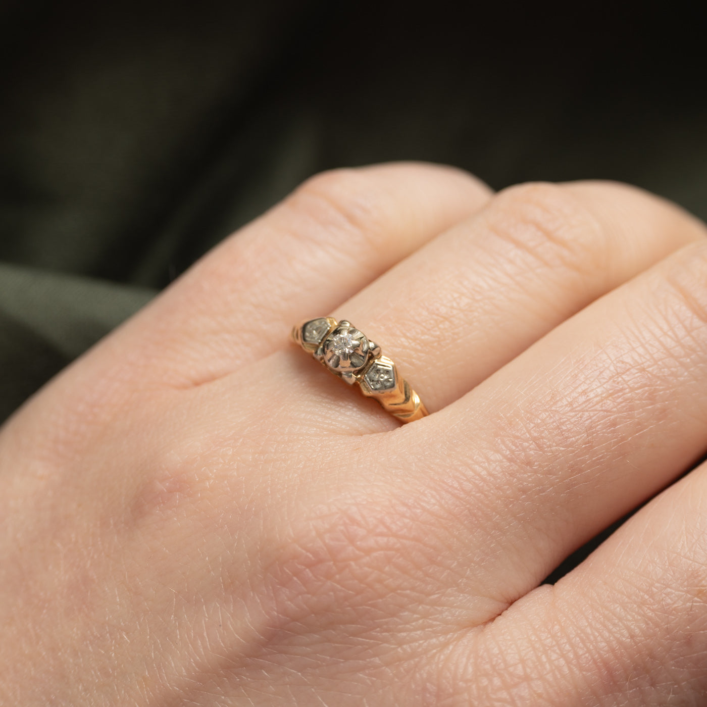 14k Illusion Set Diamond Textured Ring | SZ 6.75